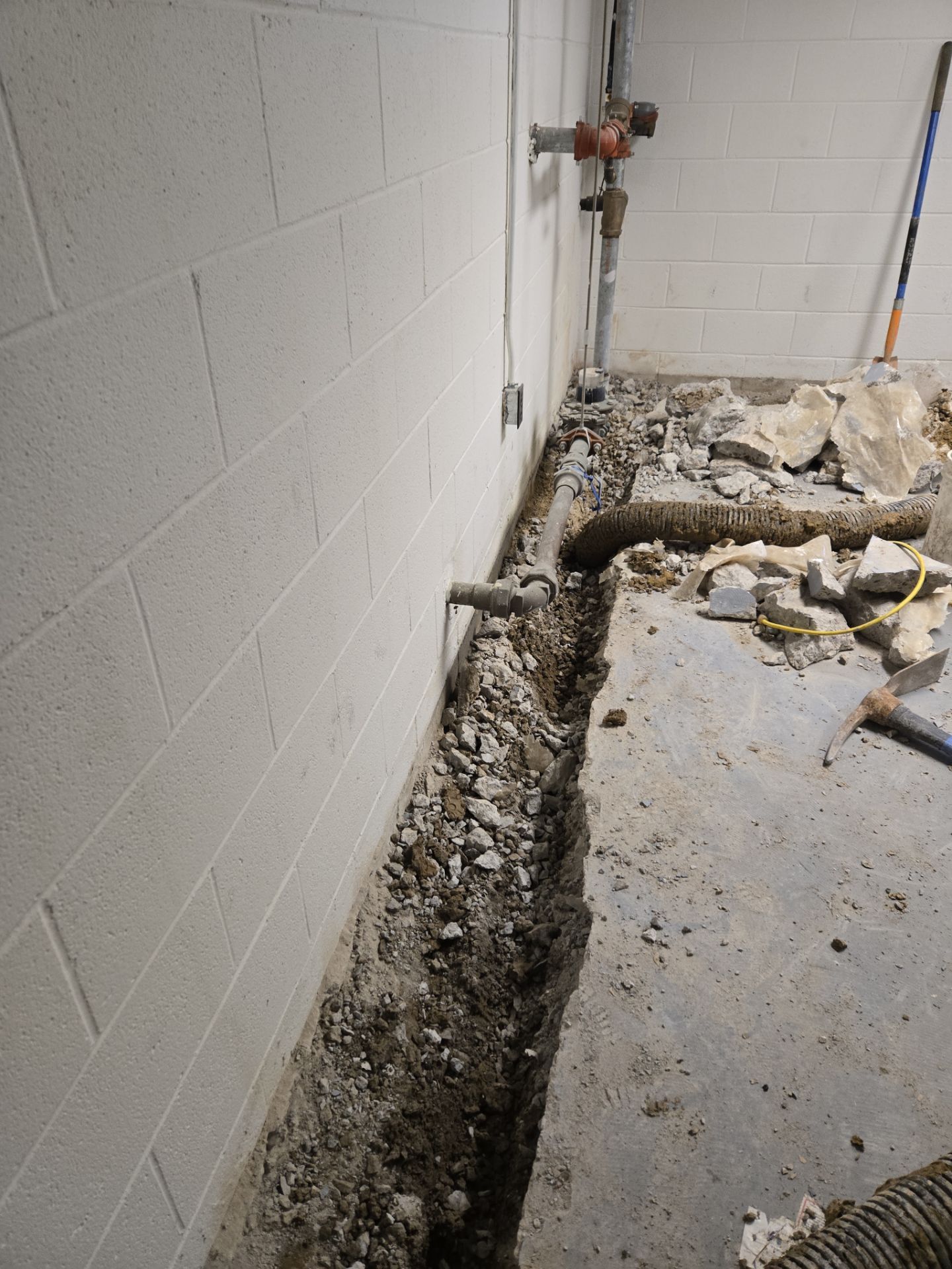 Interior Basement Waterproofing System with Embedded Fiber Reinforcement by Toledo Basement Repair 