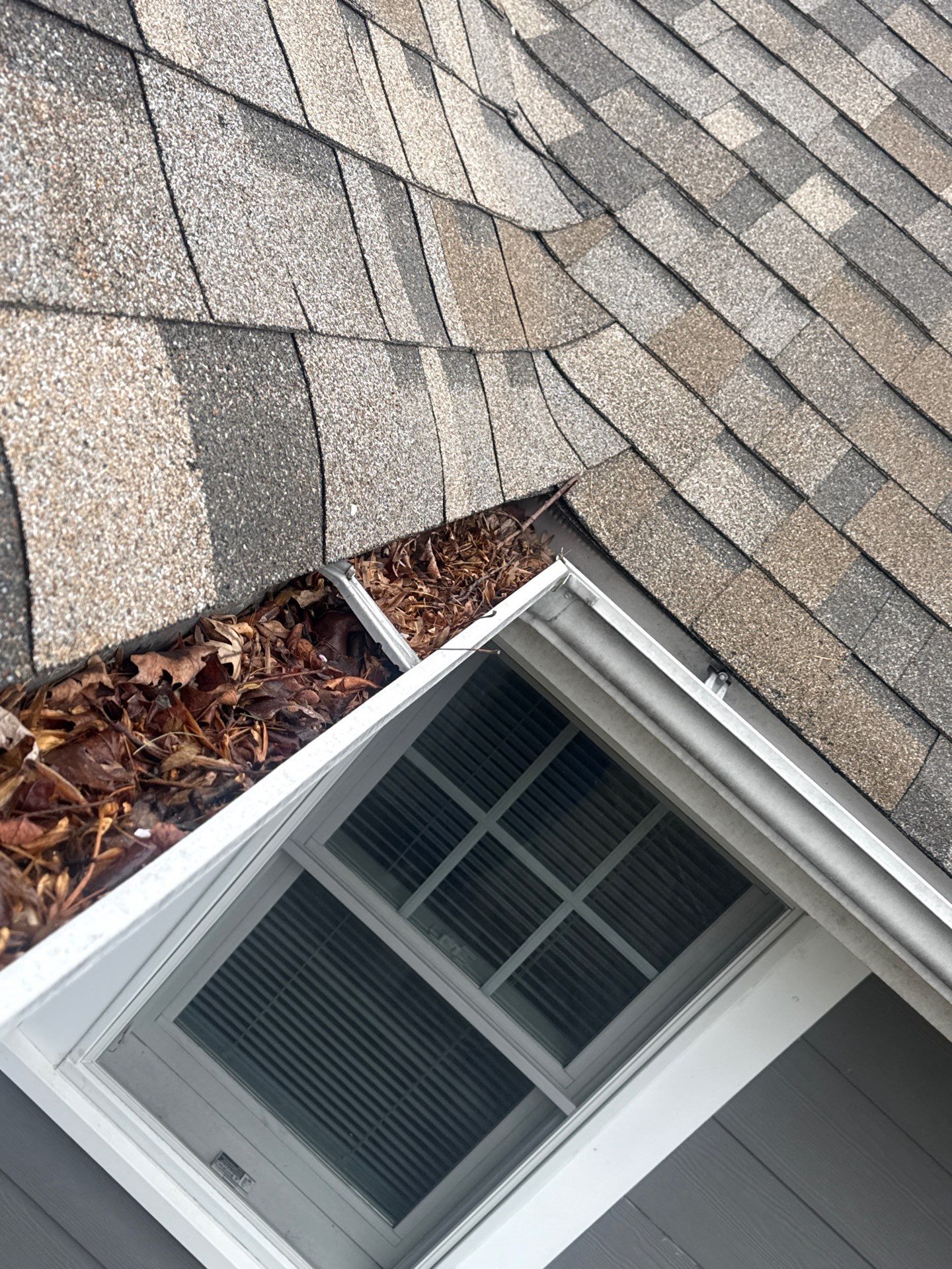 Gutter Cleaning in Colts Neck, NJ by Clearview Washing