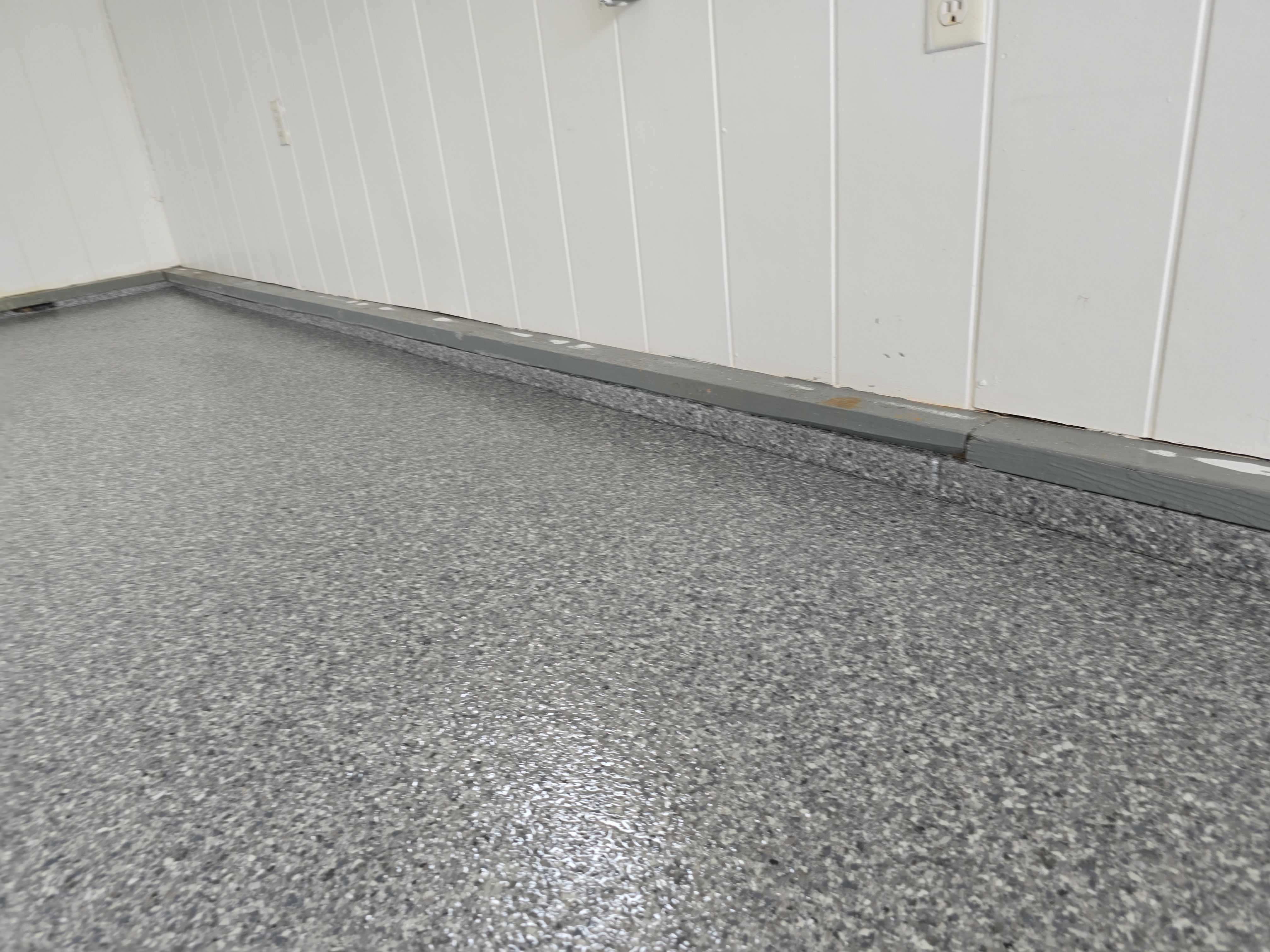 DIY Out - Beautiful Flake In! by Elite Floor Solutions