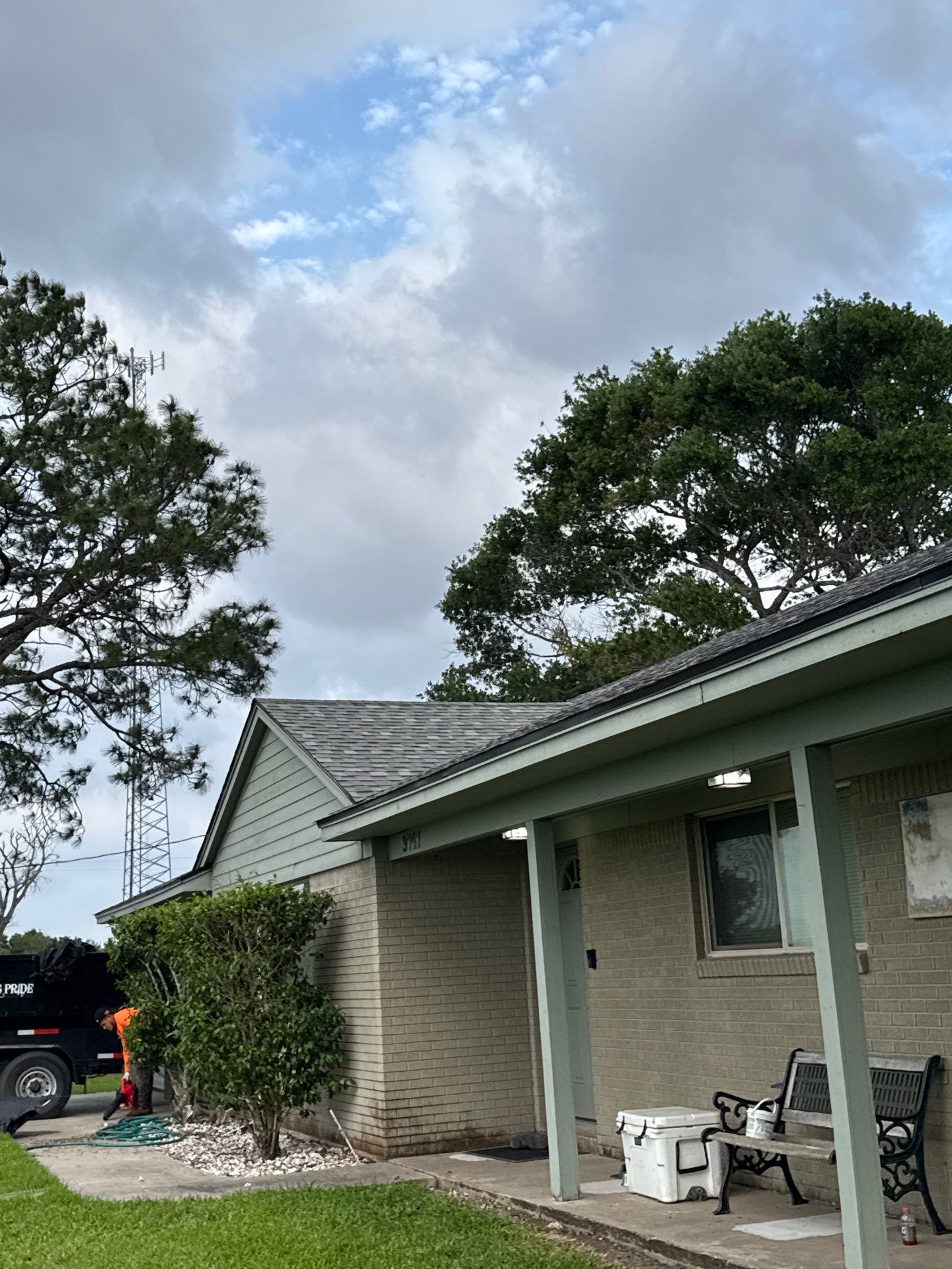 Roof Replacement louise by Roof Repair Company
