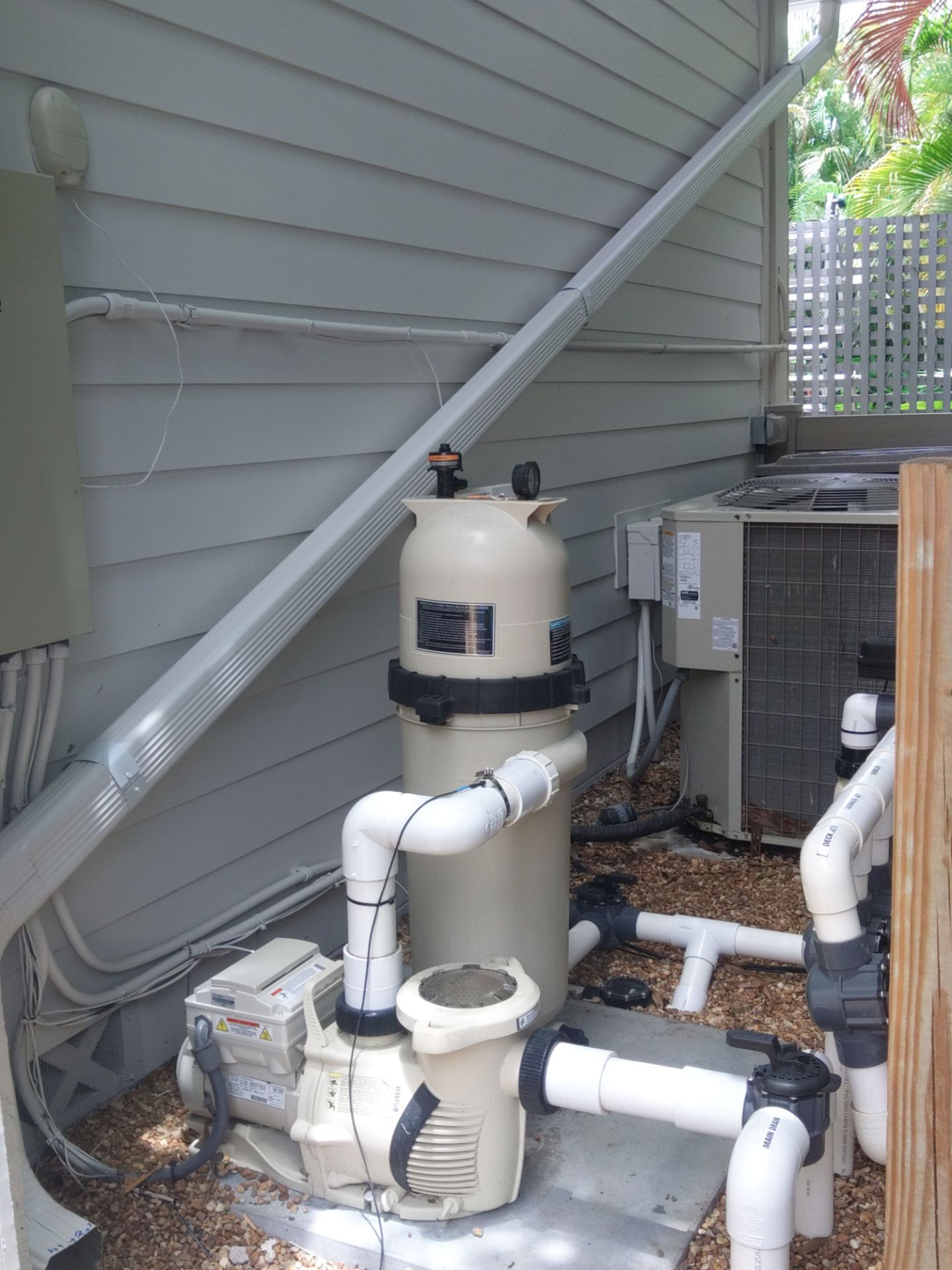 Aluminum Seamless Gutters using 3X4 Elbow Downspout in Sarasota FL by Gutter Professors