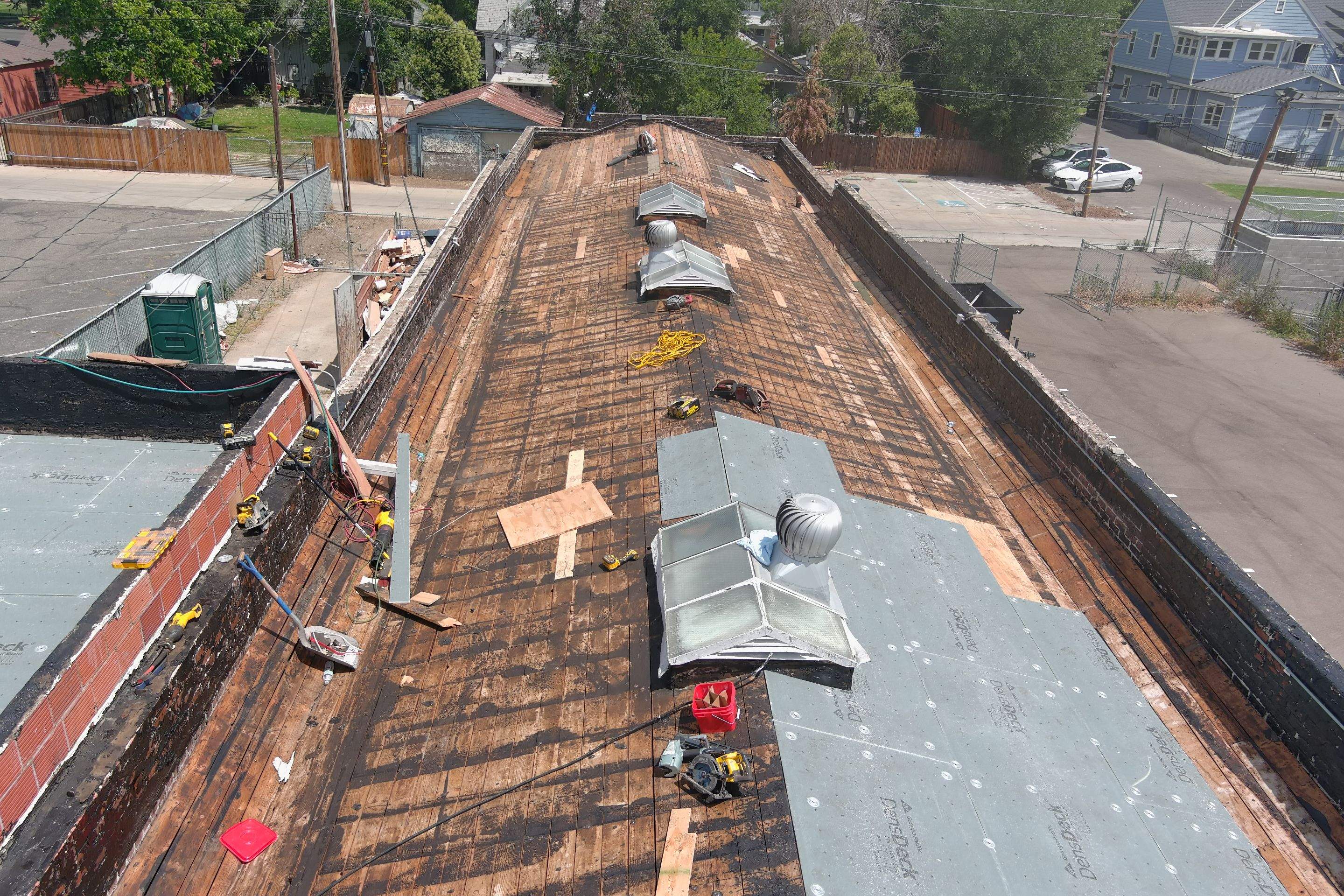 Commercial Roofing Installation using Conklin BenchPly system with PUMA top coat (imbedded fabric system) by Straight Edge Roofing Inc