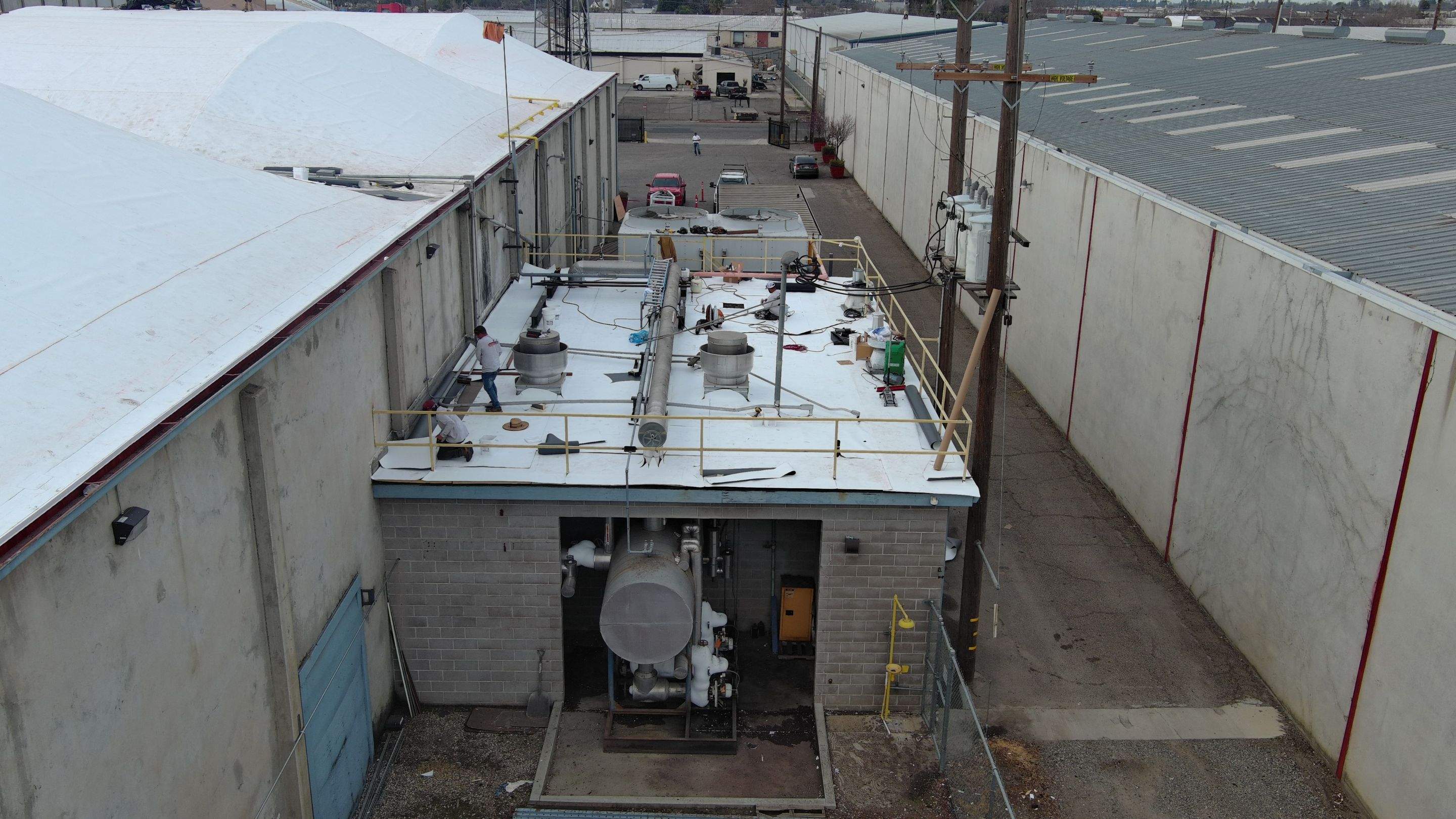 TPO single-ply roofing system using GAF Single-ply TPO 60 mil with 1.5 inch ISO board insulation by Straight Edge Roofing Inc