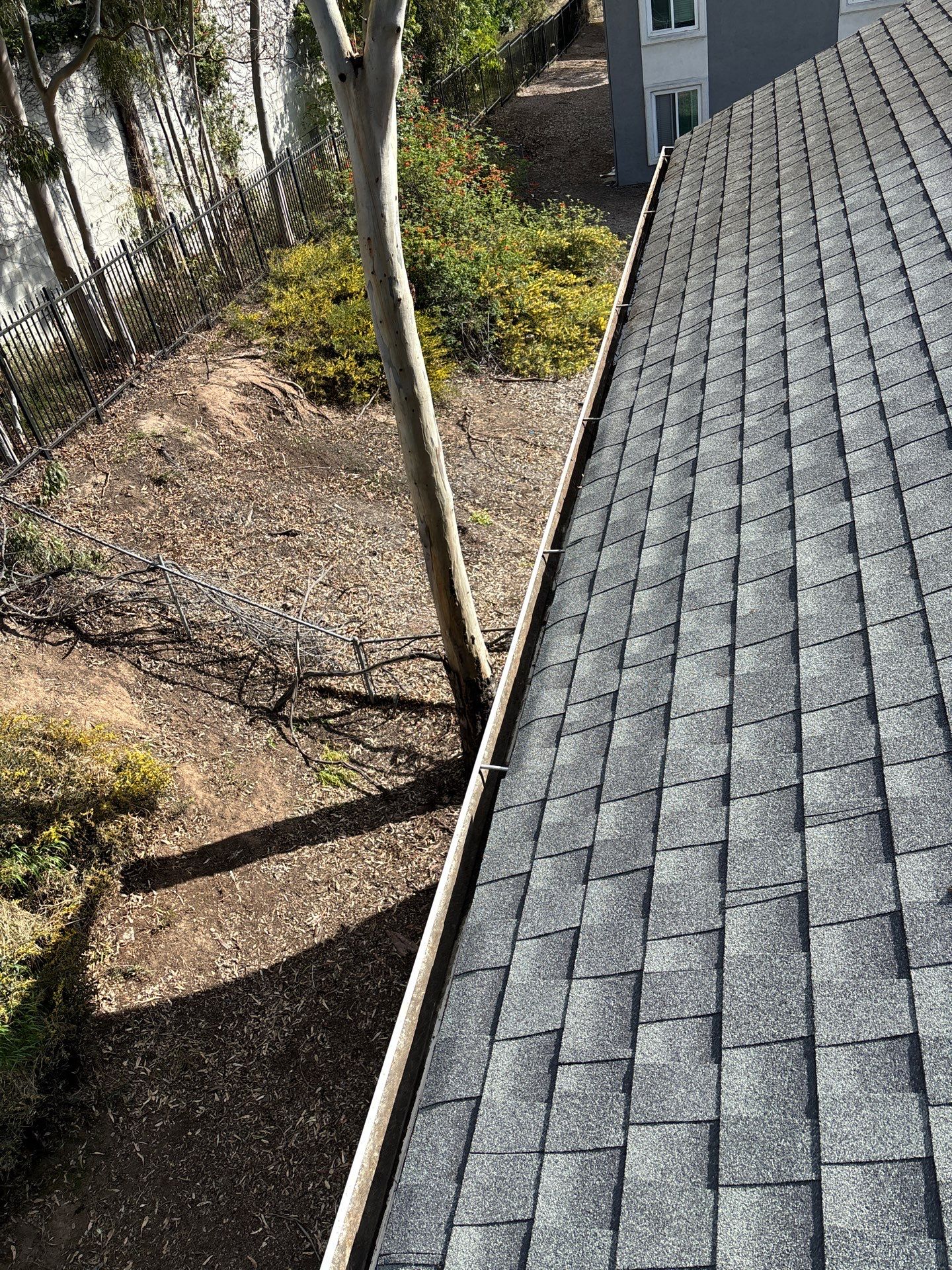 Commercial gutter cleaning San Diego after photo with clean gutters