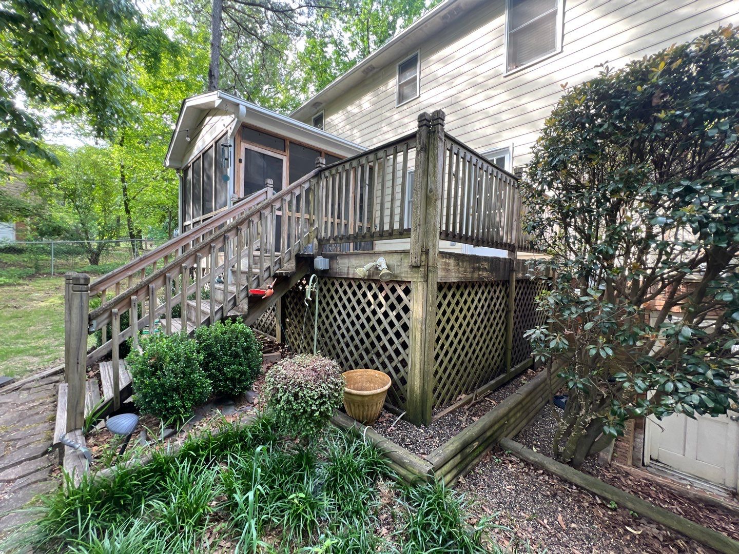 Oak Leaf Circle - Deck Installation  by Pillar and Pine