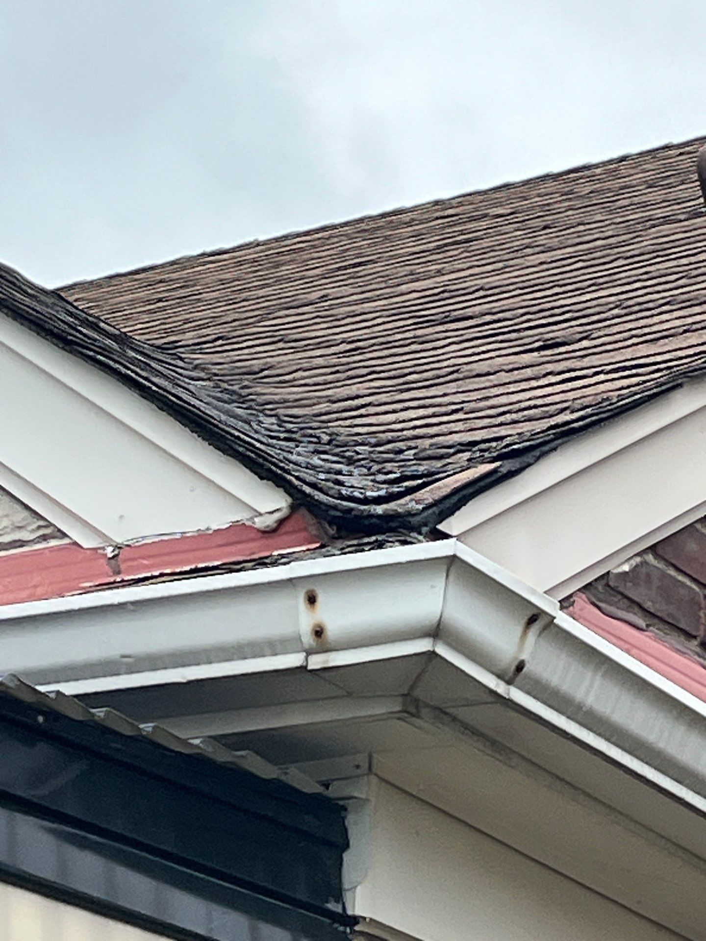 Roof Replacement using Owens Corning Onyx Black by 180 Contractors