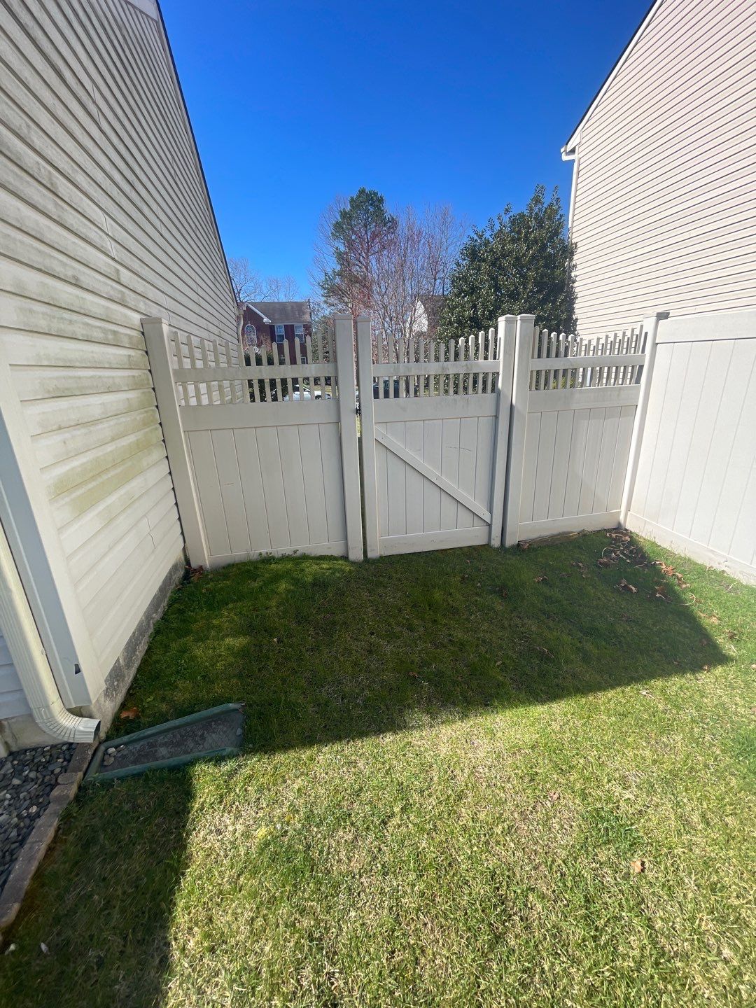 Fence Cleaning-Vinyl & House Wash by SJ Exterior