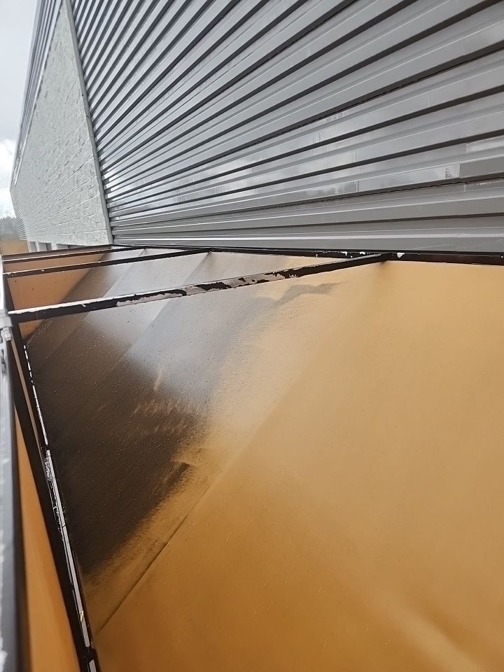 Soft Wash using Soft wash solution by Willamette Outdoor Wash LLC