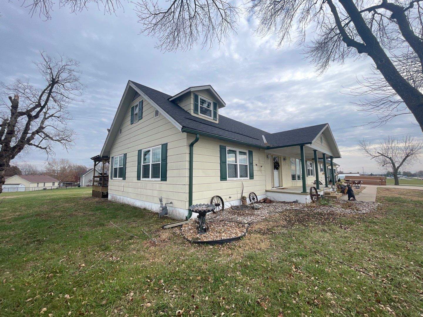 Siding Installation using Craneboard D7 by EEC Windows, Siding & Roofing