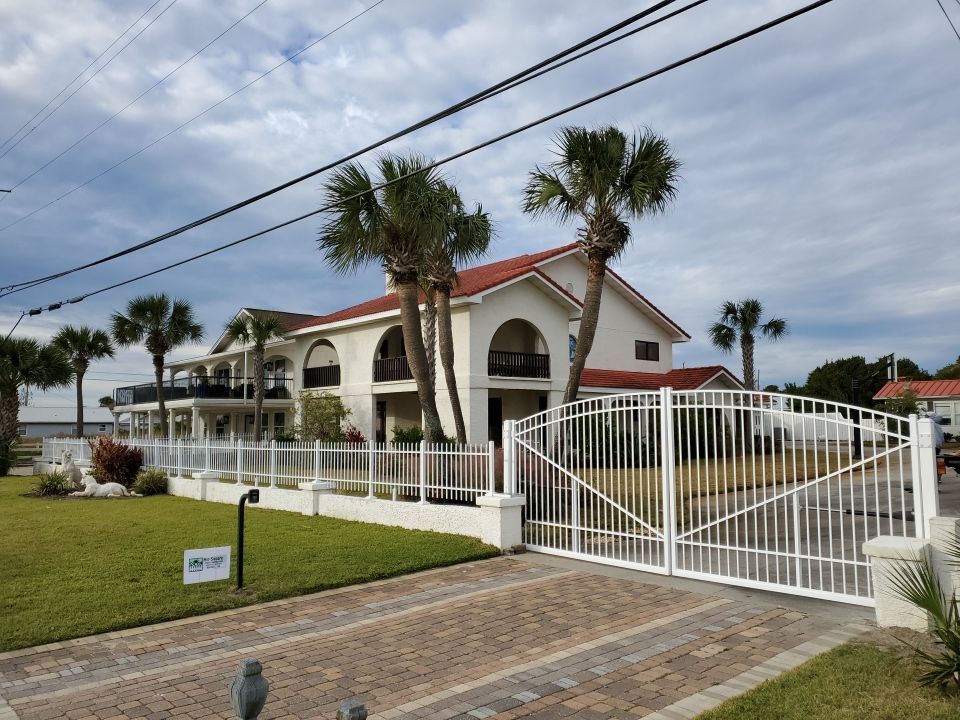 White Aluminum  by Hip Square Fence Inc.