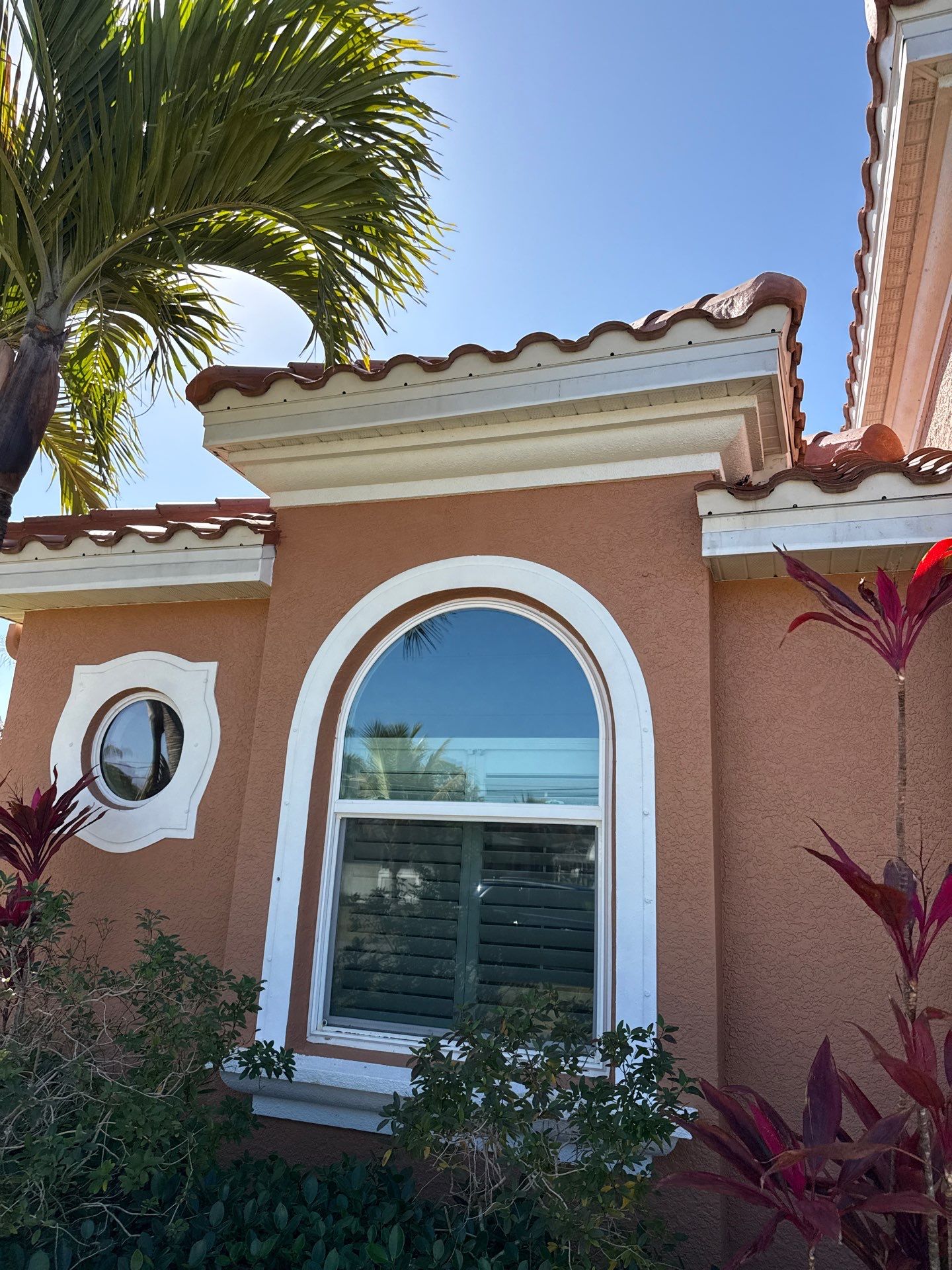 7 inch seamless gutters using Seamless Aluminum Gutters in Fort Myers, FL by Gutter Professors