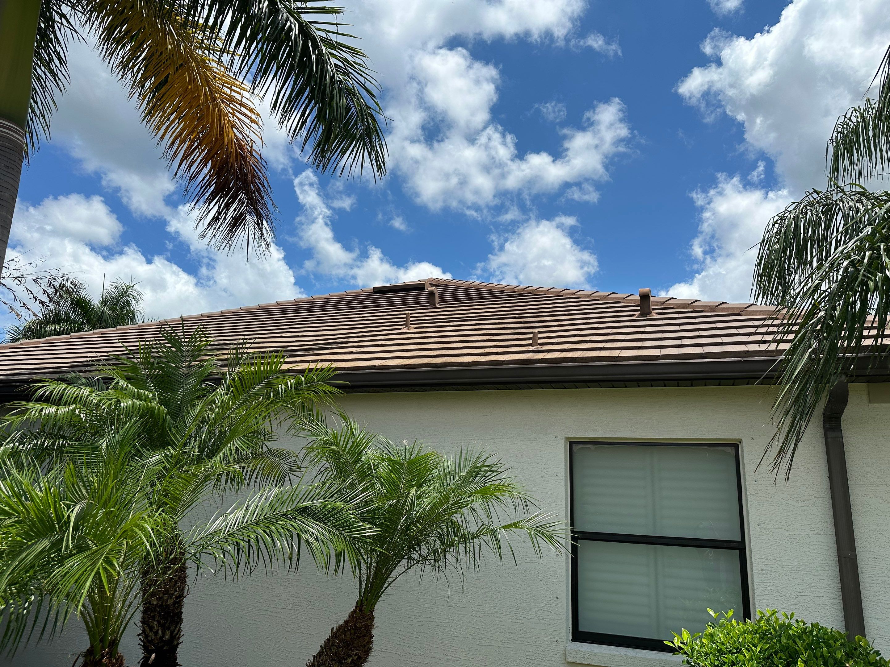 Flat Tile Roof Cleaning, House Wash & Sidewalk Cleaning in Enclave at Country Meadows, Bradenton, FL | Sunshine AquaWash by Sunshine AquaWash