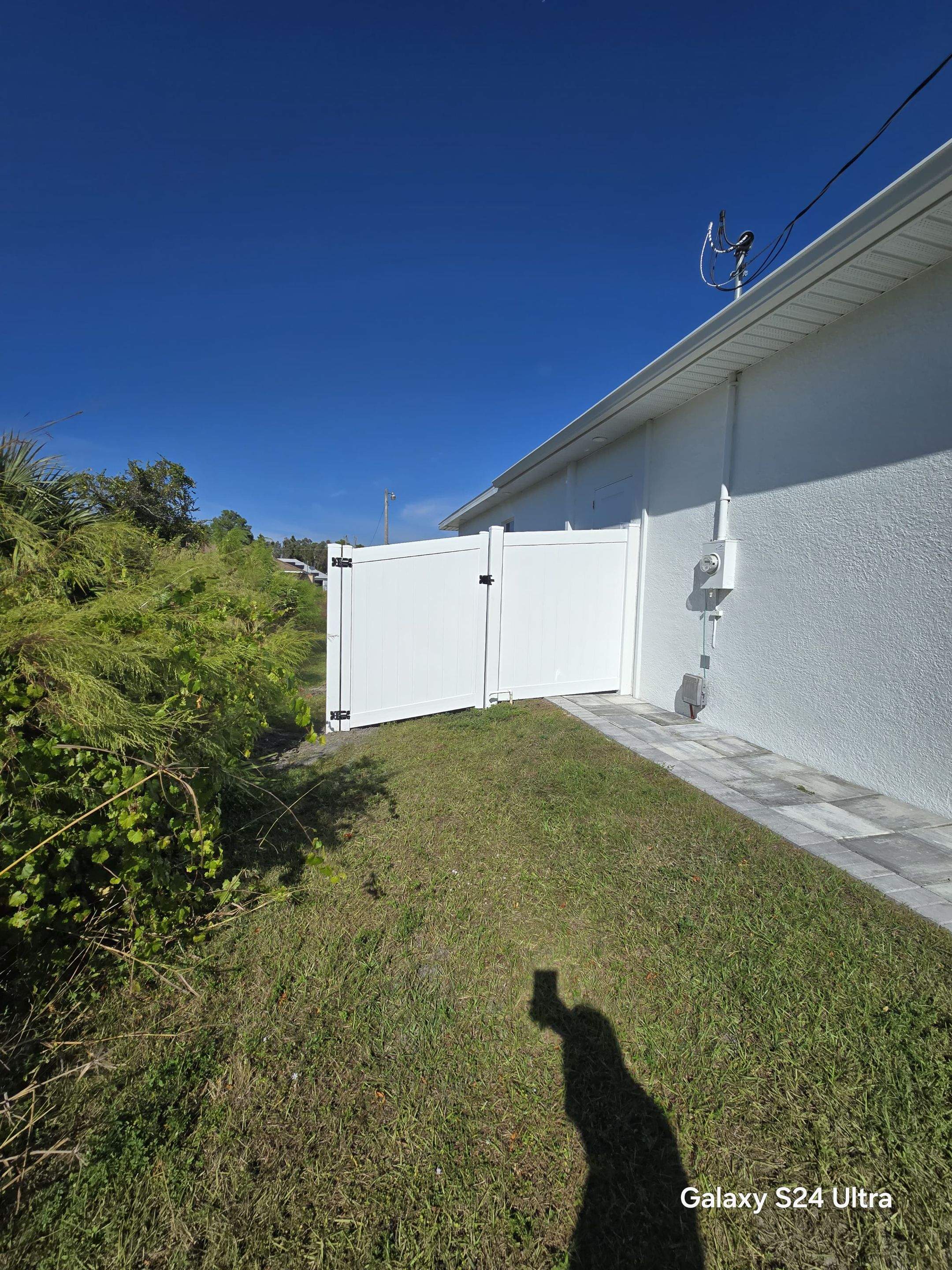 Vinyl Fence in Lehigh Acres by True Fence LLC