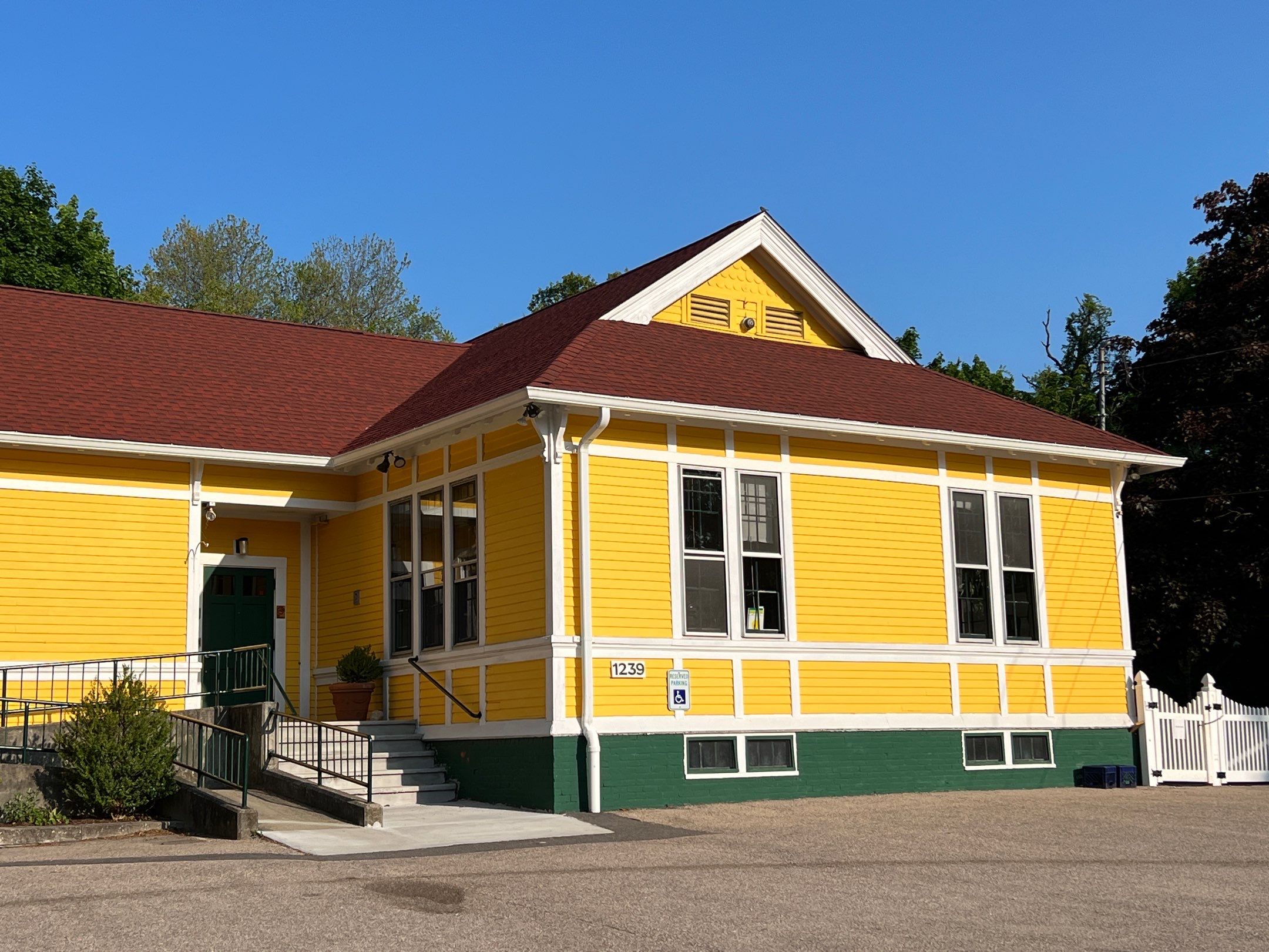 Red Oak Roofs by Pinnacle Roofing & Skylights