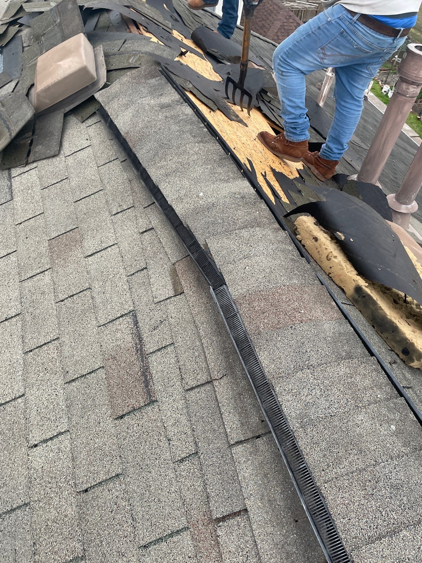 Residential Roofing Installation using Owen's Corning Duration (Lifetime) Shingles by Roof Repair Company