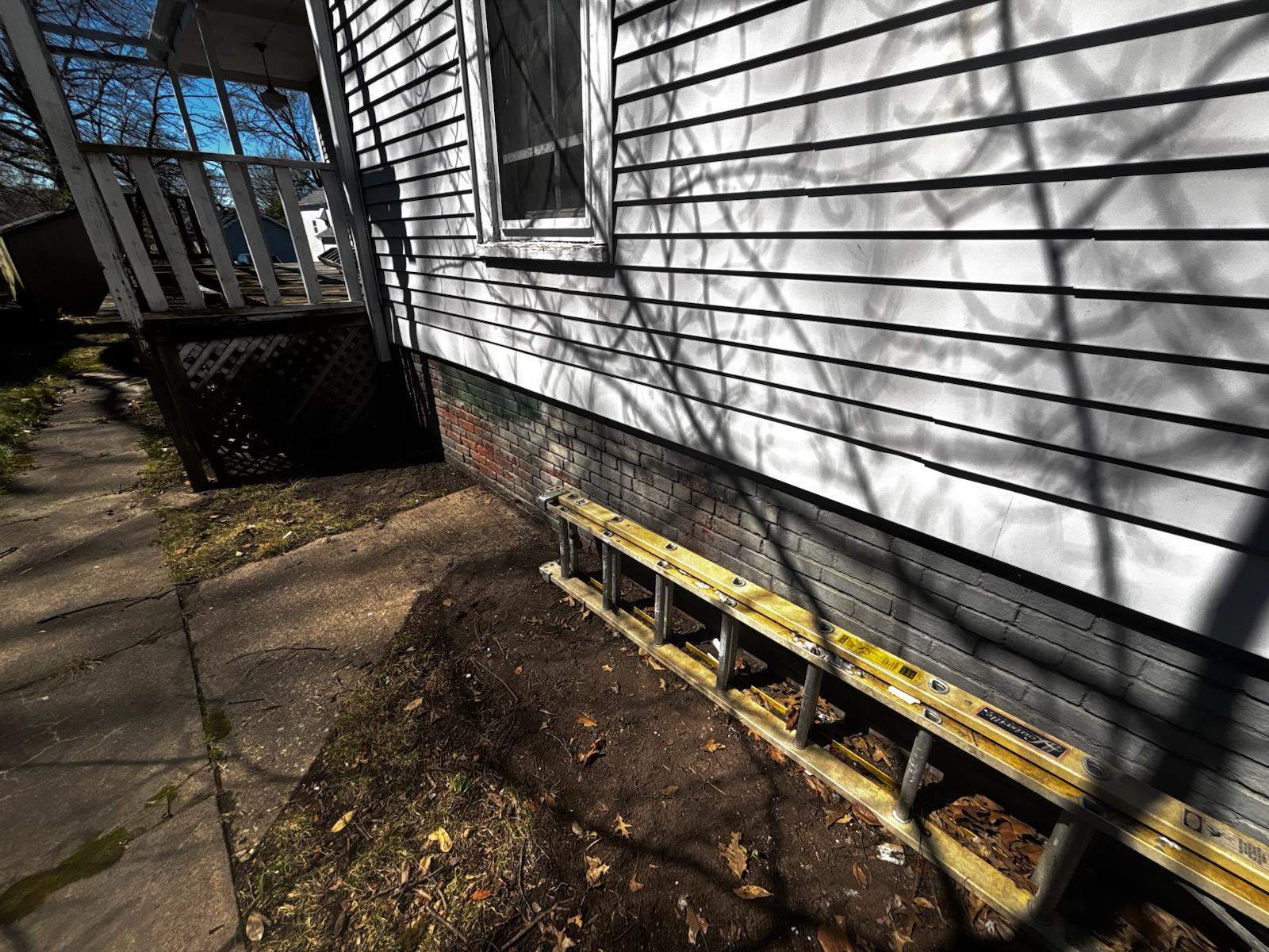 Vinyl Siding Repair - Edwardsville, IL  by Legendary Services Company LLC.