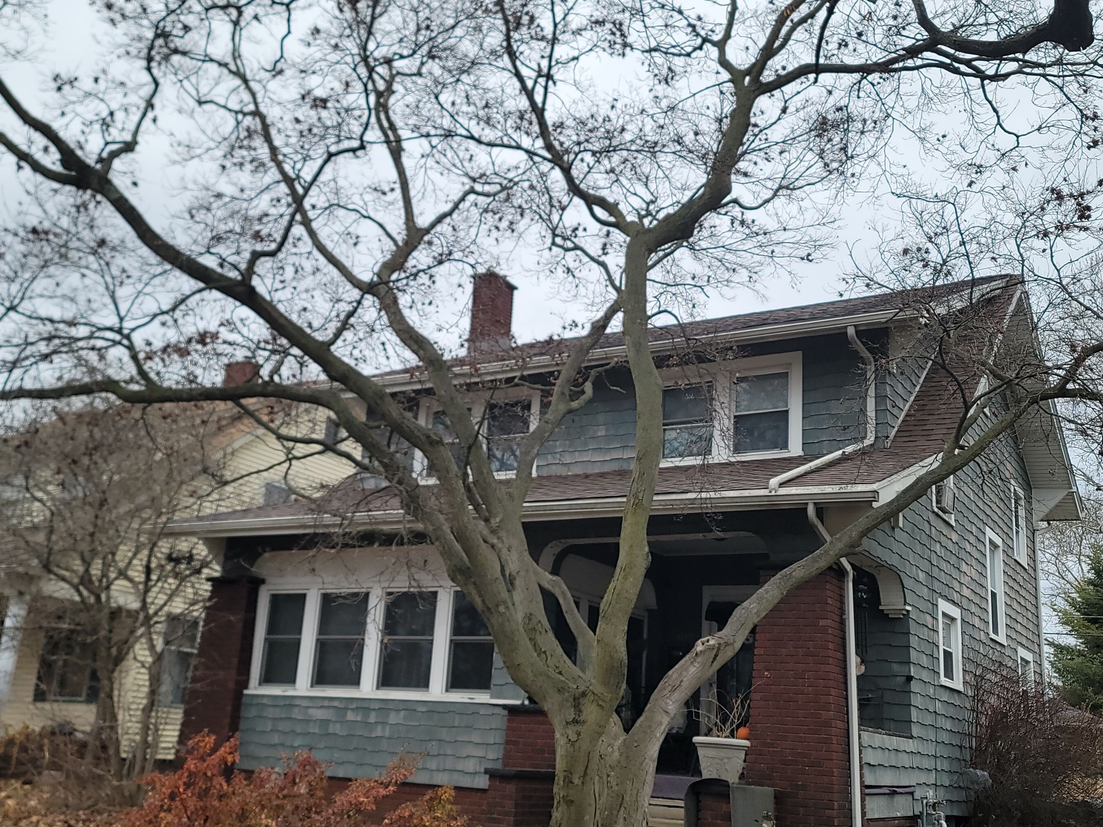 ATLAS PINNACLE COLOR: BURNT HICKORY DRIP EDGE: WHITE by Eagle Eye Roofing