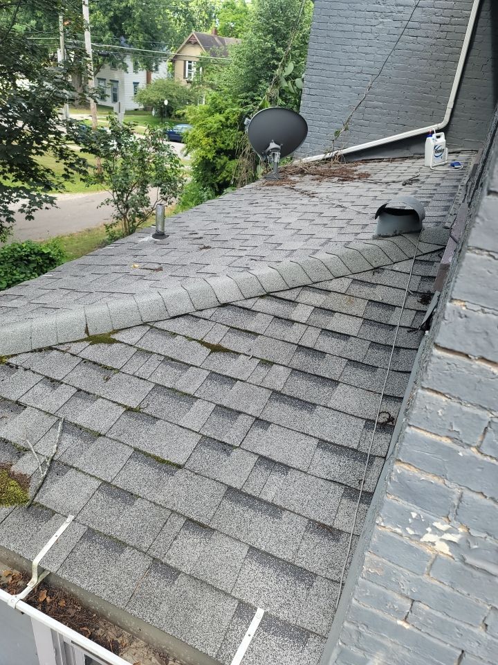 ATLAS PINNACLE COLOR: MAJESTIC SHAKE DRIP EDGE: WHITE by Eagle Eye Roofing