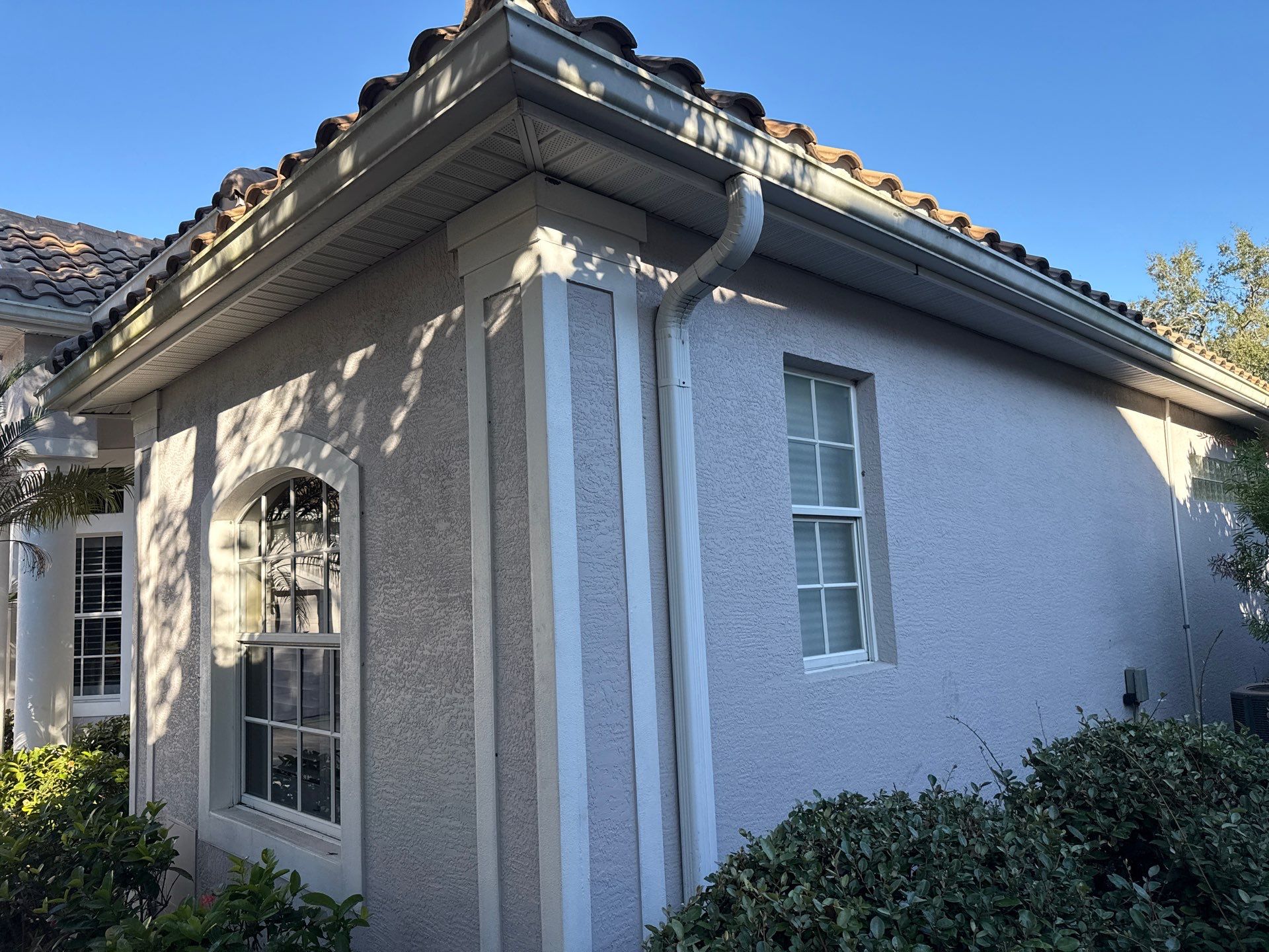 House Wash, Pool Deck & Screen Enclosure Cleaning | University Park, Sarasota FL by Sunshine AquaWash