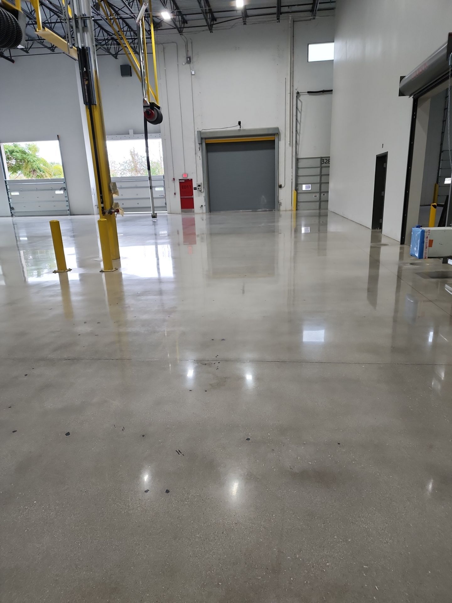 Pepsi Warehouse Concrete Polishing by Seamless Surfaces