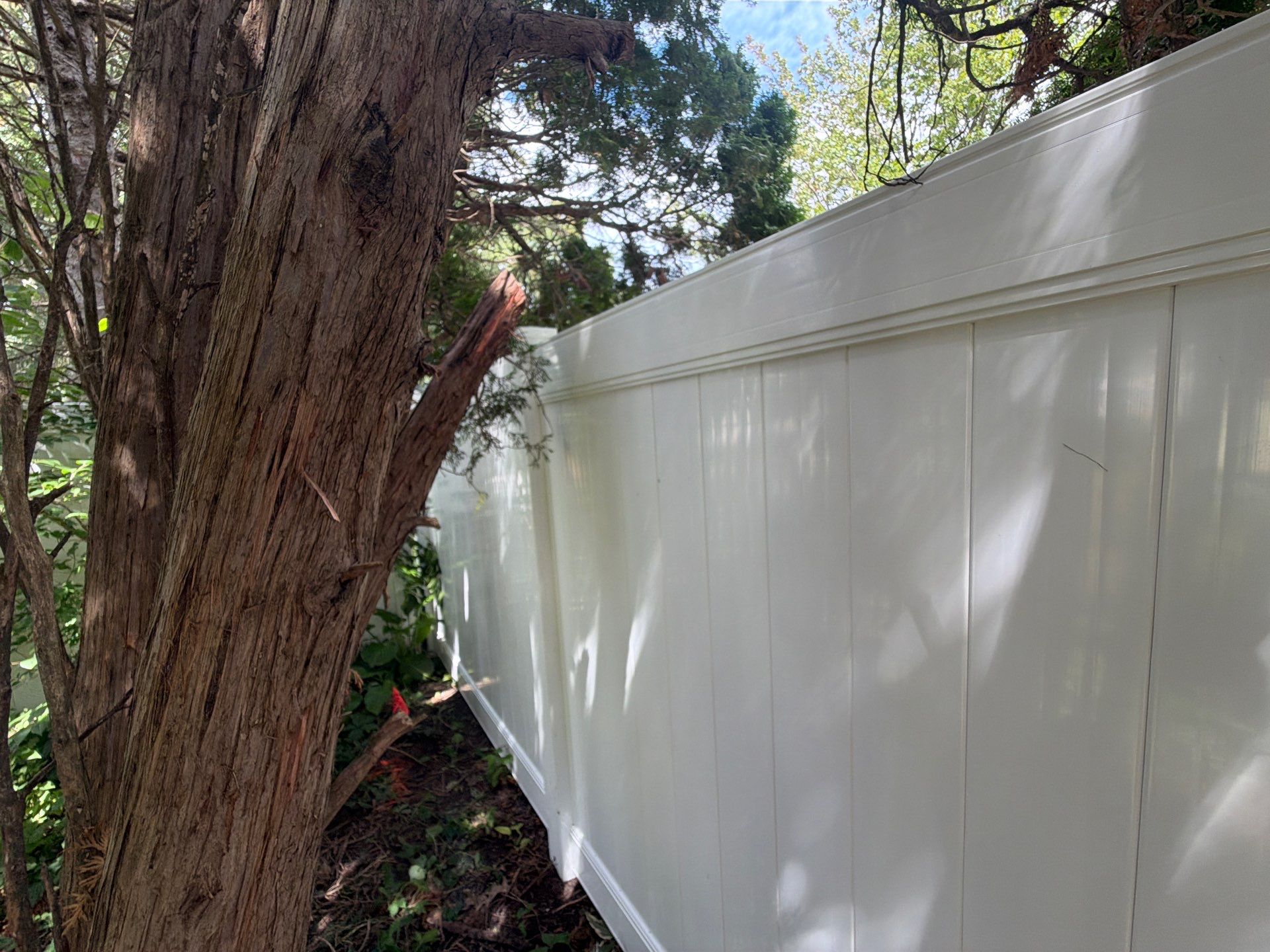 Residential White Vinyl Privacy and Black Chain Link Fencing in Jesup by Perfect Picket Fence and Stain