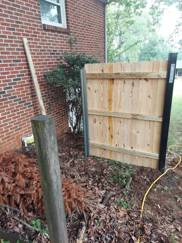 Royal Knoll Lane - Fence Installation  by Pillar and Pine