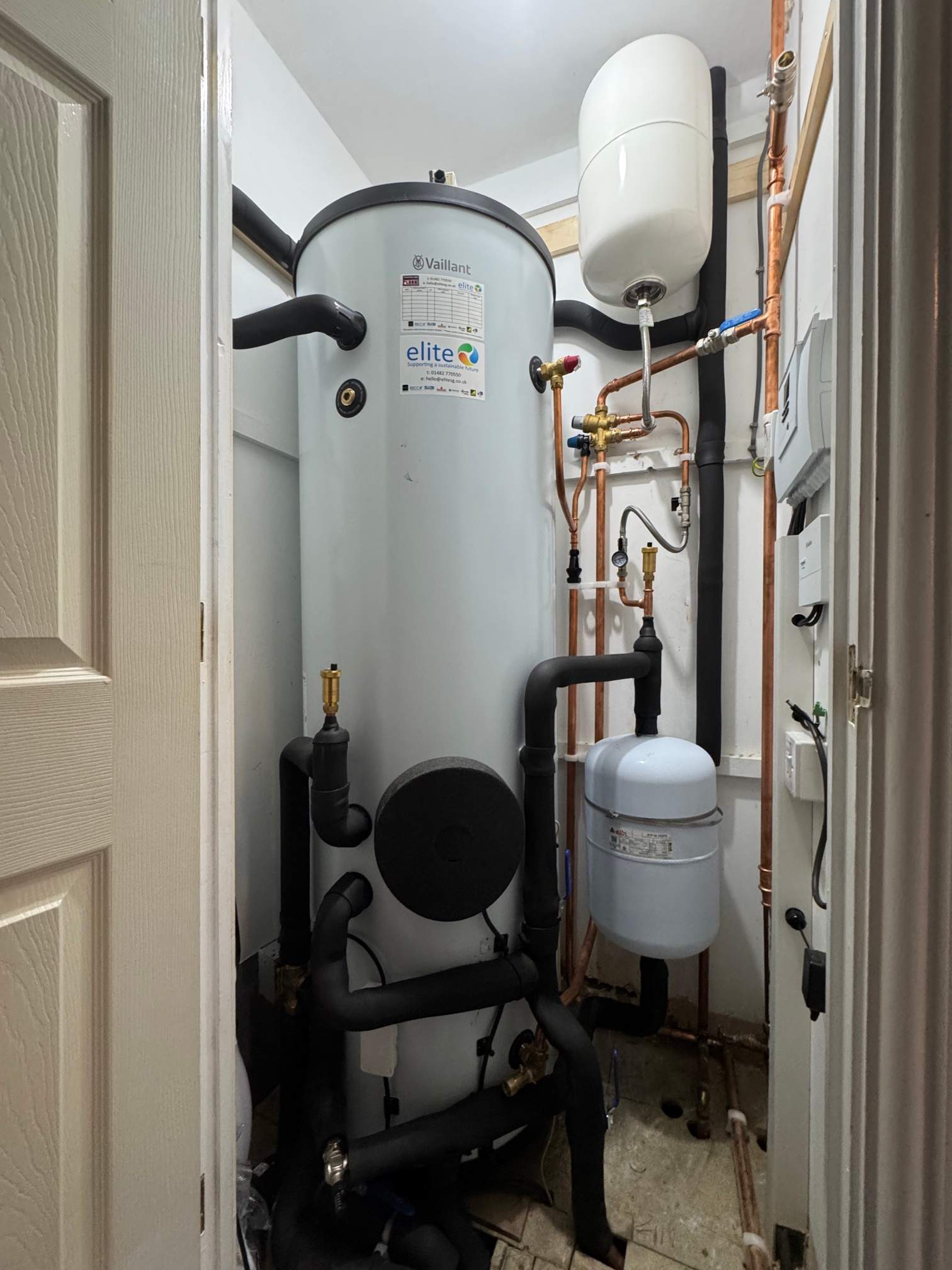 🚀 Benchmark Heat Pump Installation – Open Loop, Weather Compensation Only 🚀 by Elite Services Group Ltd