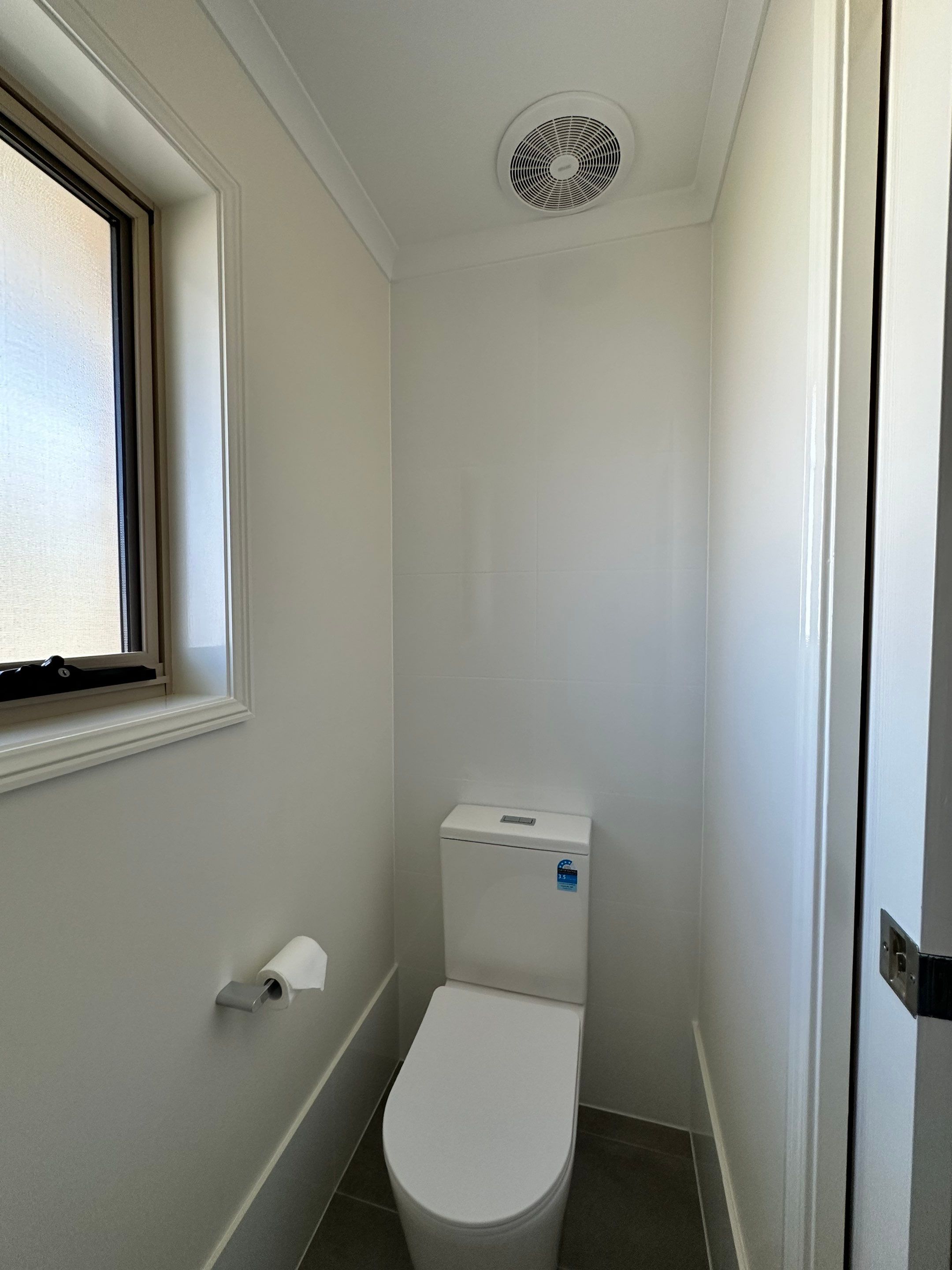 Main Bathroom, Ensuite, Toilet, Powder Room, and Laundry Renovation by Re-seal Bathrooms