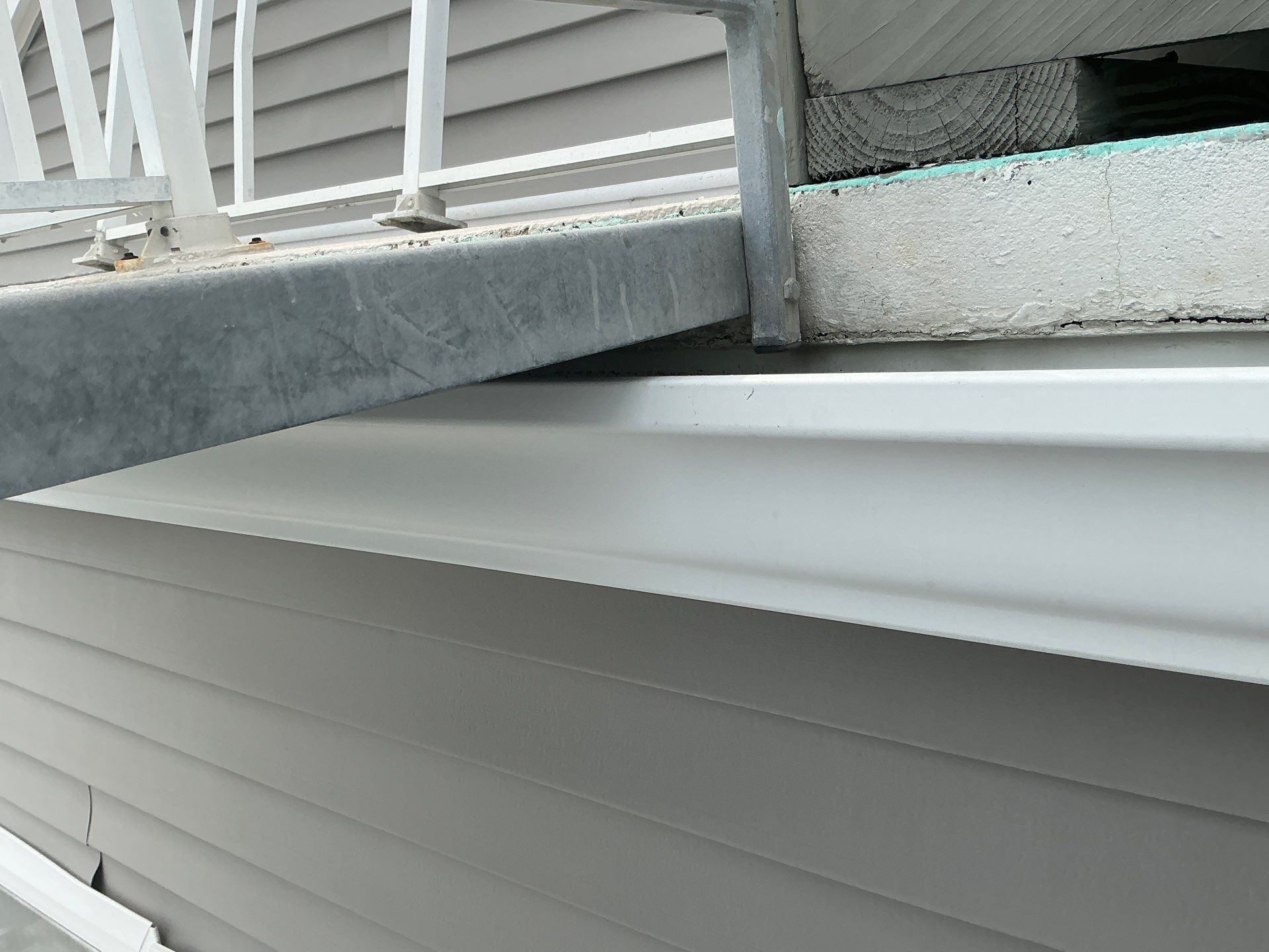 Assessment of the Condition of Gutters and Soffit and Fascia in Siesta Key FL by Gutter Professors