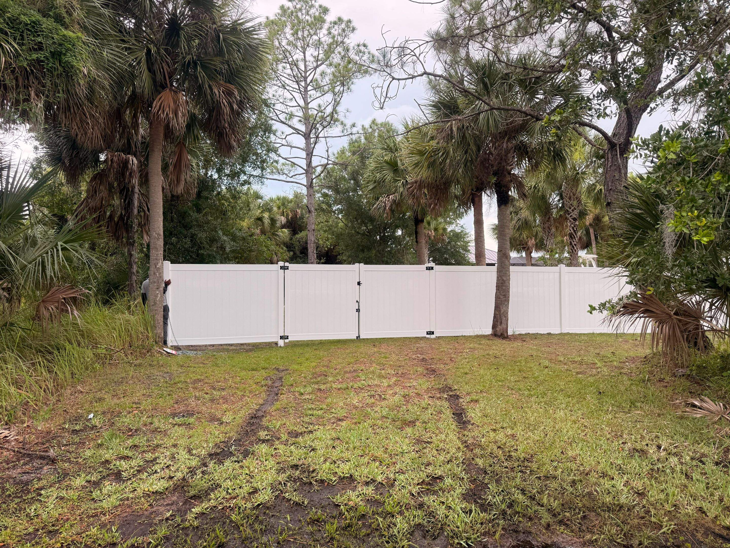 Vinyl Privacy Fence and Double Gate Installation in North Port by True Fence LLC