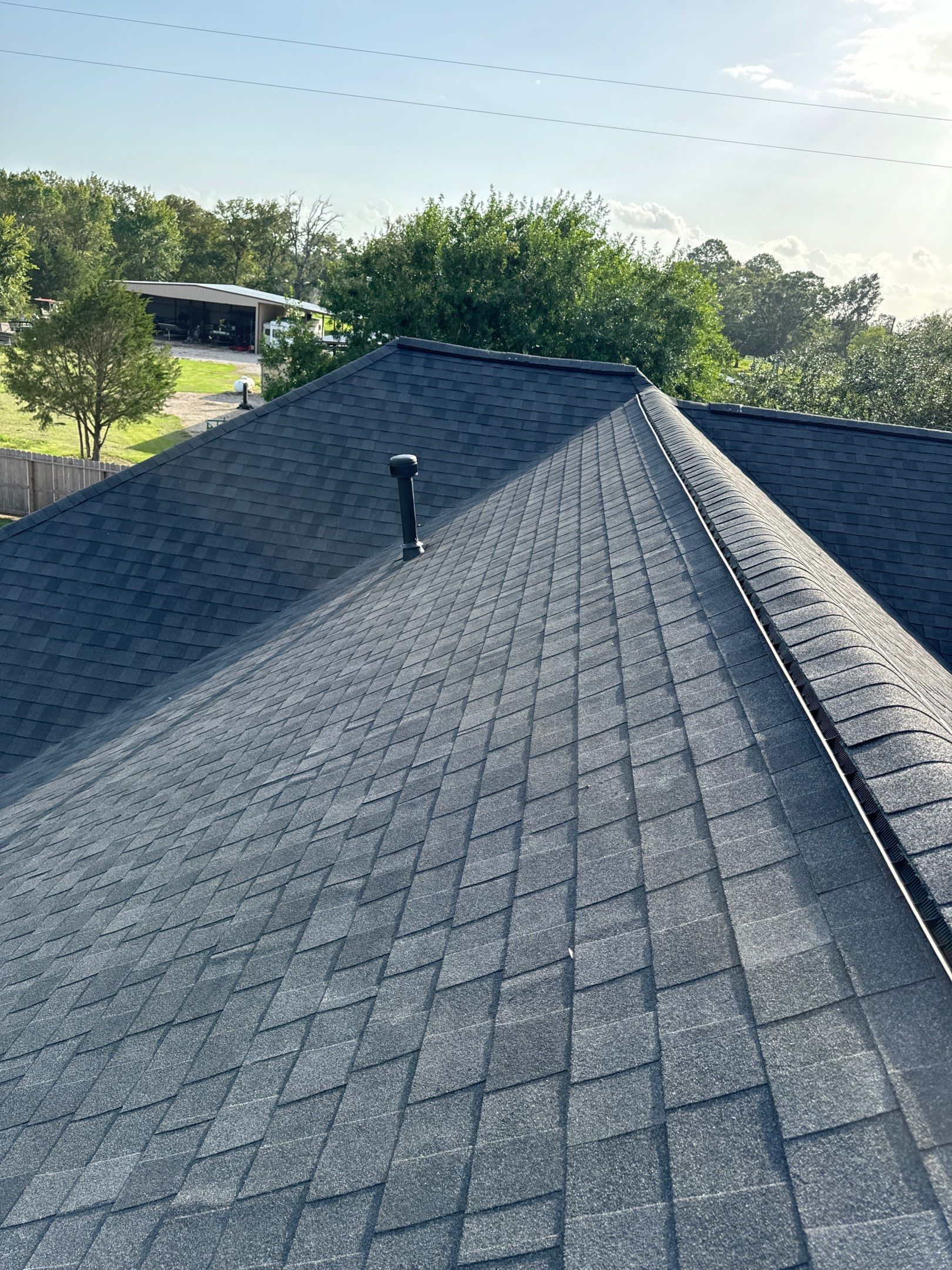 Mont Belvieu Roof Installation using Atlas Pinnacle Pristine by Modern BYLT Roofing & Construction