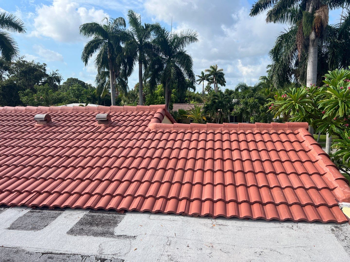 Tile Roof Repair in Hollywood ā Precision, Professionalism, and Quality Work by Aastro Roofing