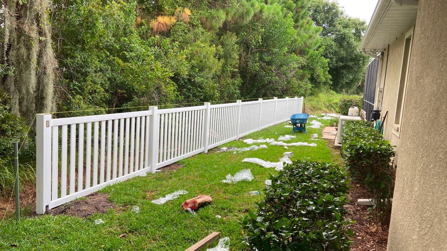 Bradenton, FL Vinyl Picket Fence Installation using White Vinyl Picket Fence by Asap fence and gates, LLC