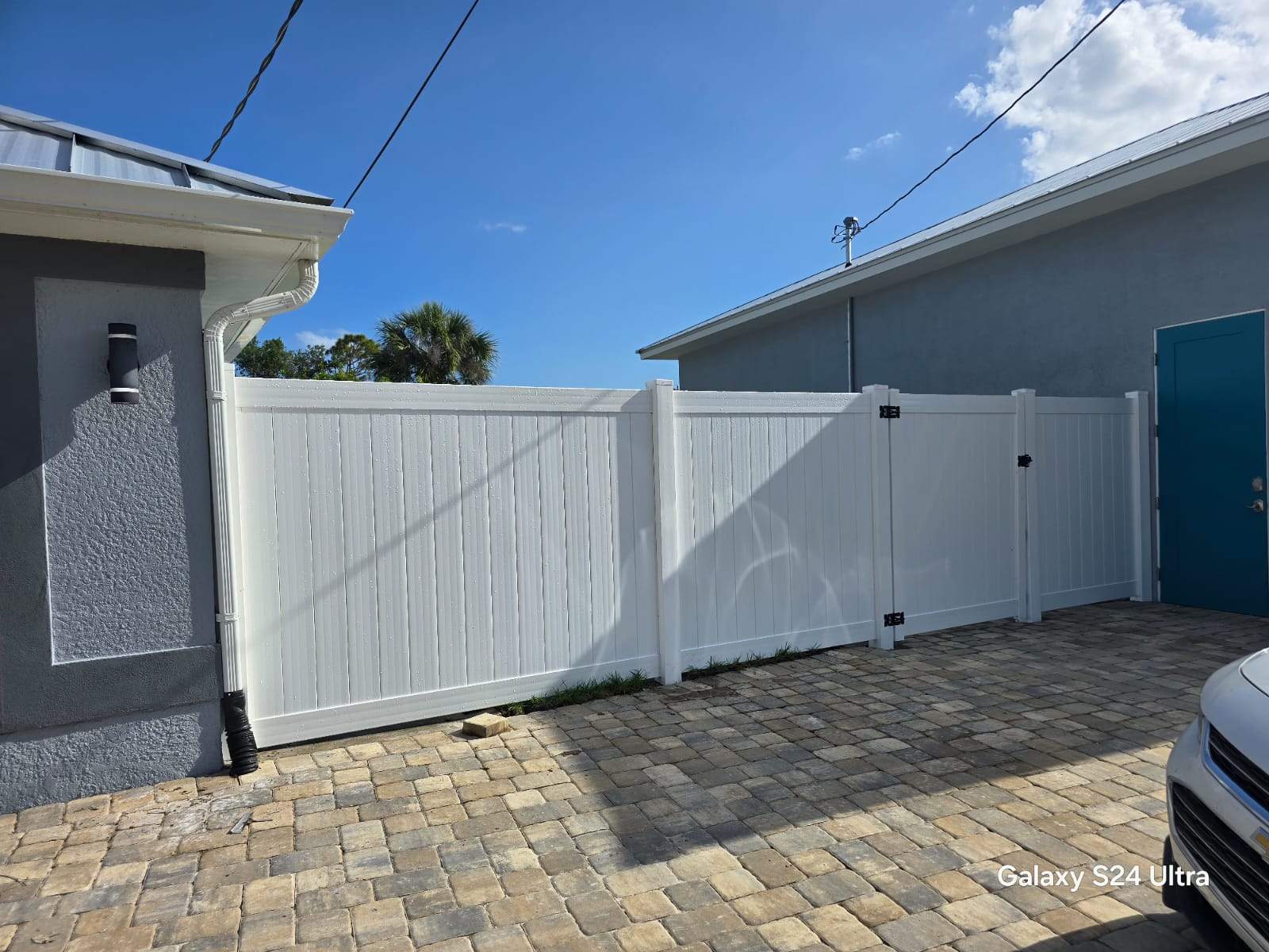 Residential White Vinyl Privacy Fence Installation in North Port by True Fence LLC