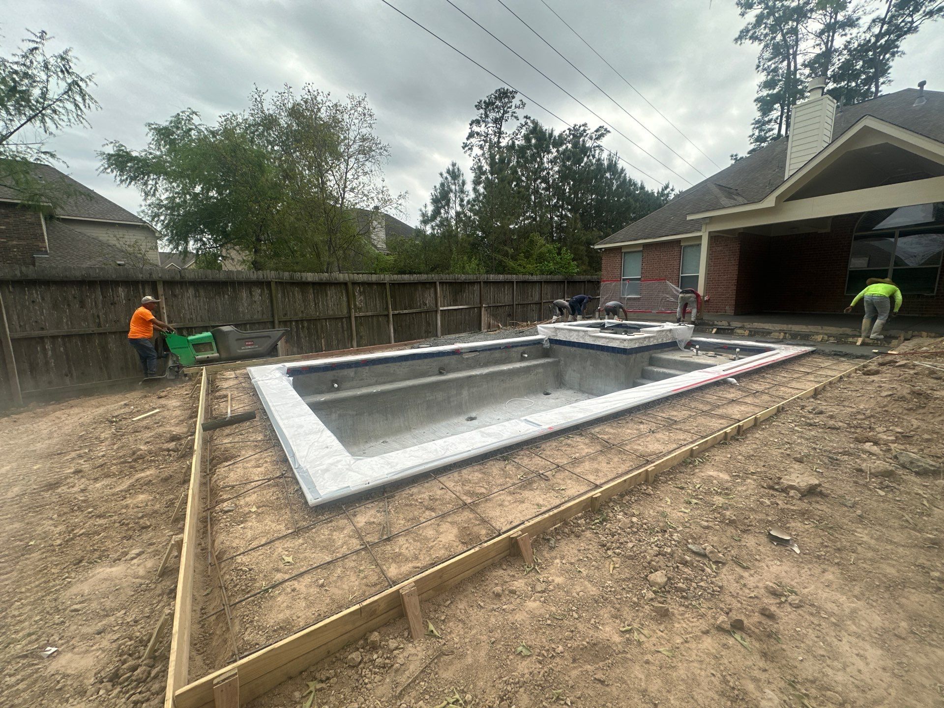 Pool, Patio Cover and Summer Kitchen in Creekside by SophAlx LLC