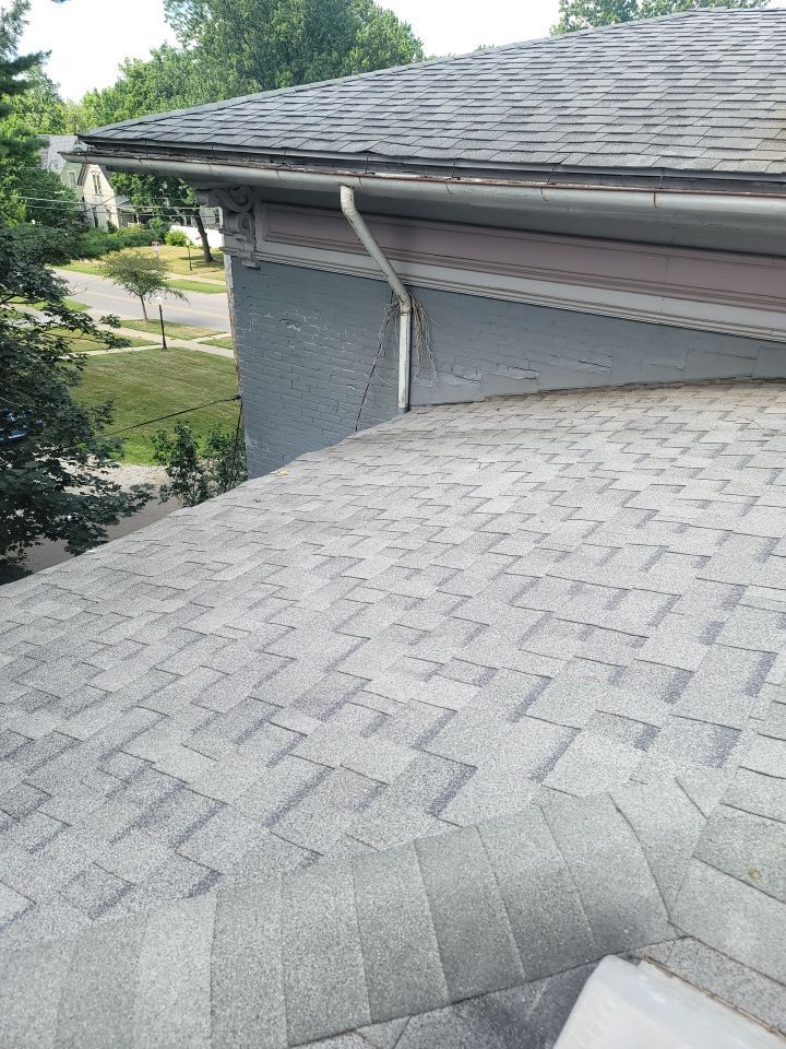 ATLAS PINNACLE COLOR: MAJESTIC SHAKE DRIP EDGE: WHITE by Eagle Eye Roofing