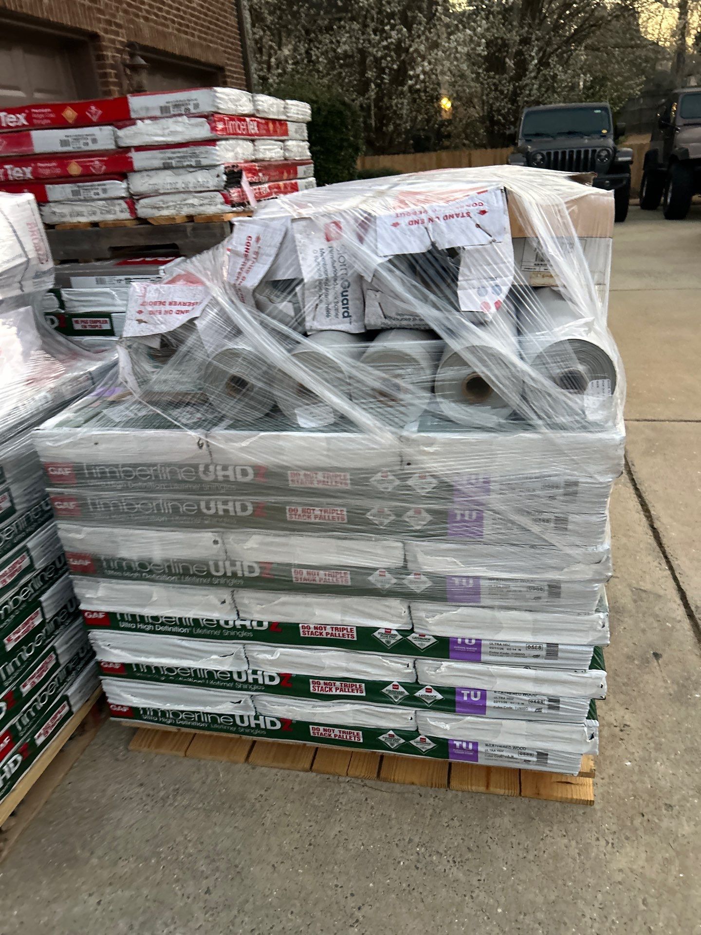 GAF UHDZ- Weathered Wood by Elite Roofing LLC