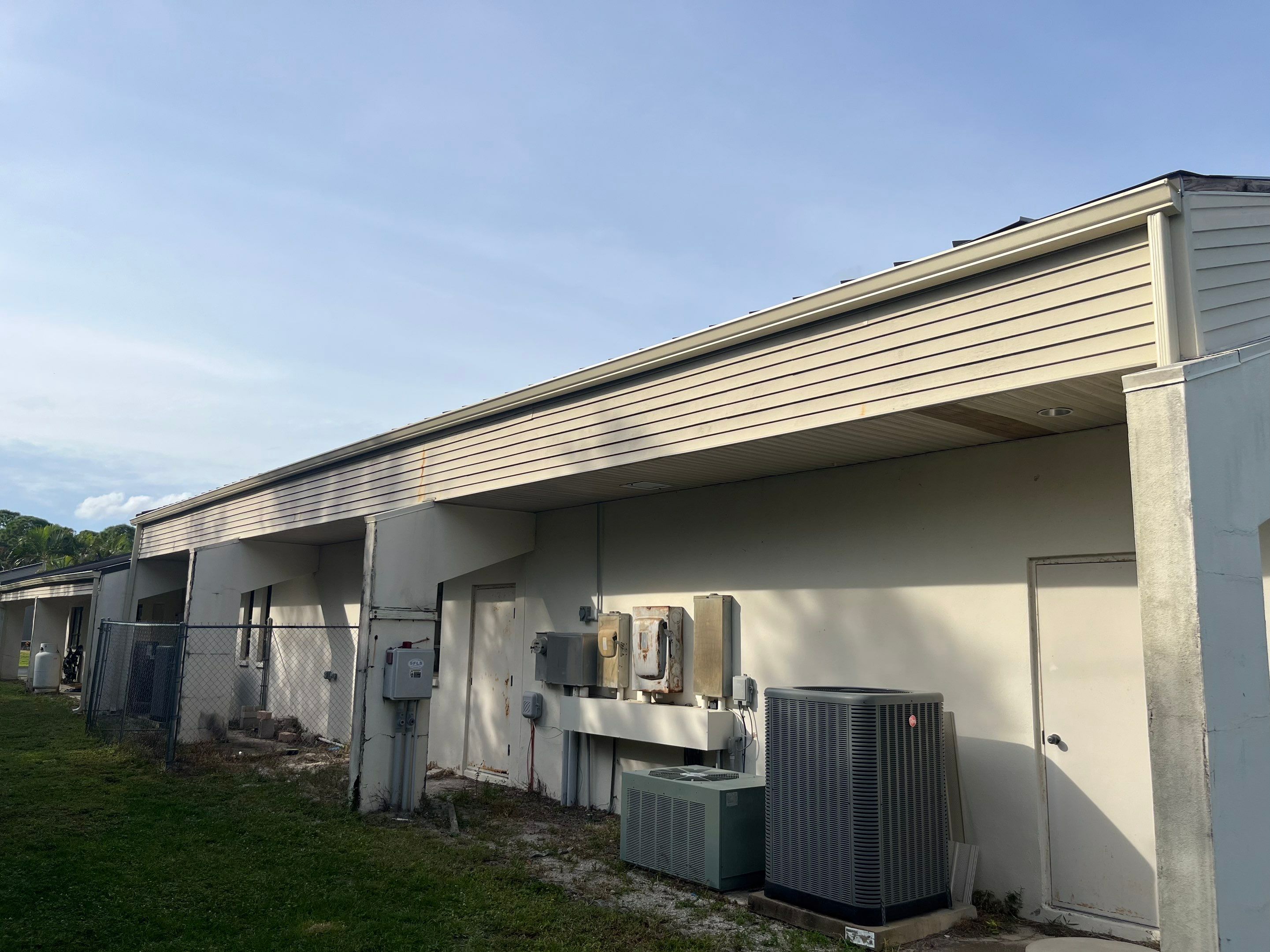 Cameo Gutters using Aluminum Seamless Gutters in Cape Coral FL by Gutter Professors