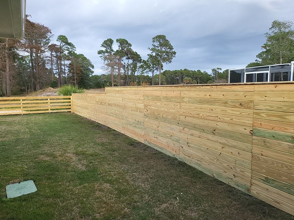 You can never go wrong with Horizontal by Hip Square Fence Inc.