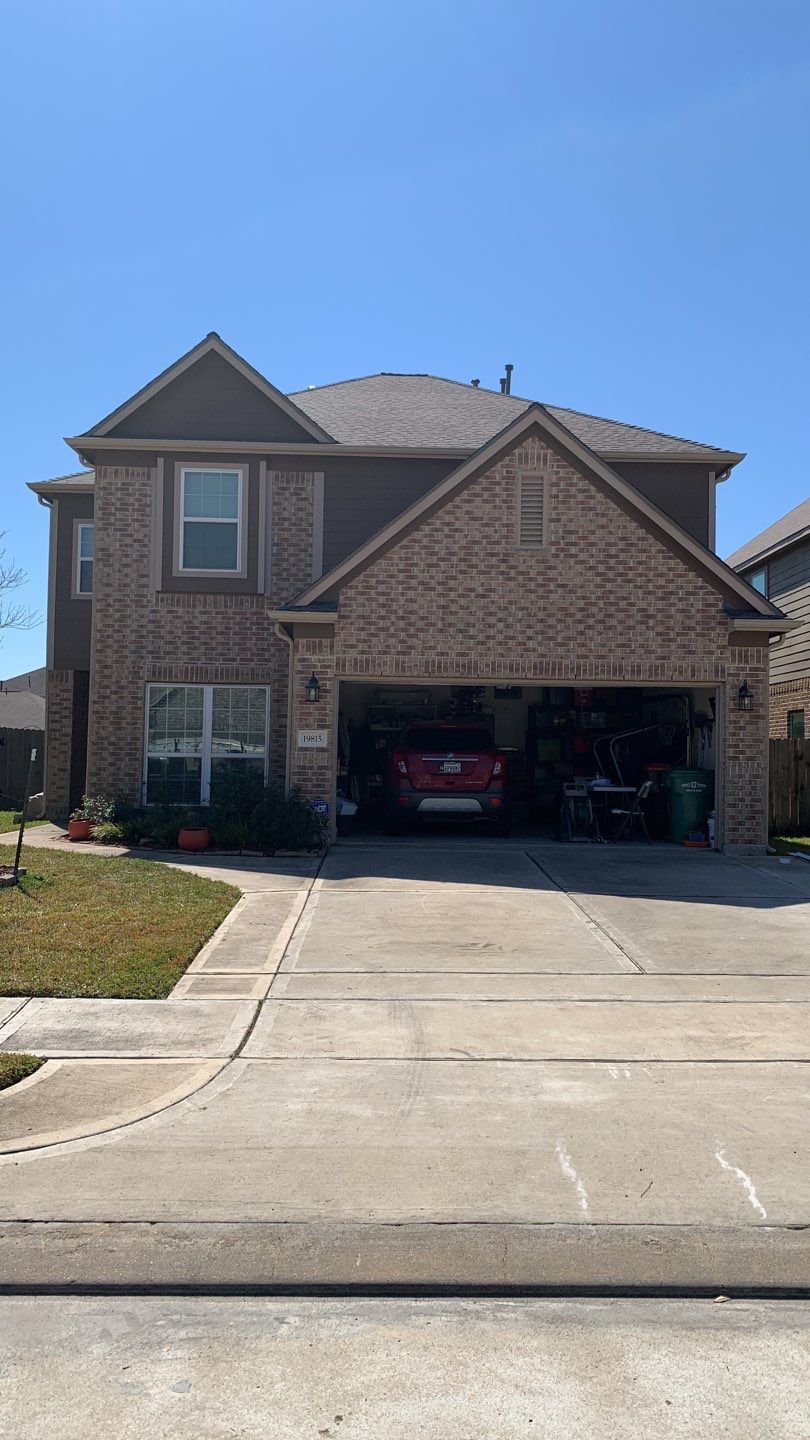 GAF HDZ - Weathered Wood by Elite Roofing LLC