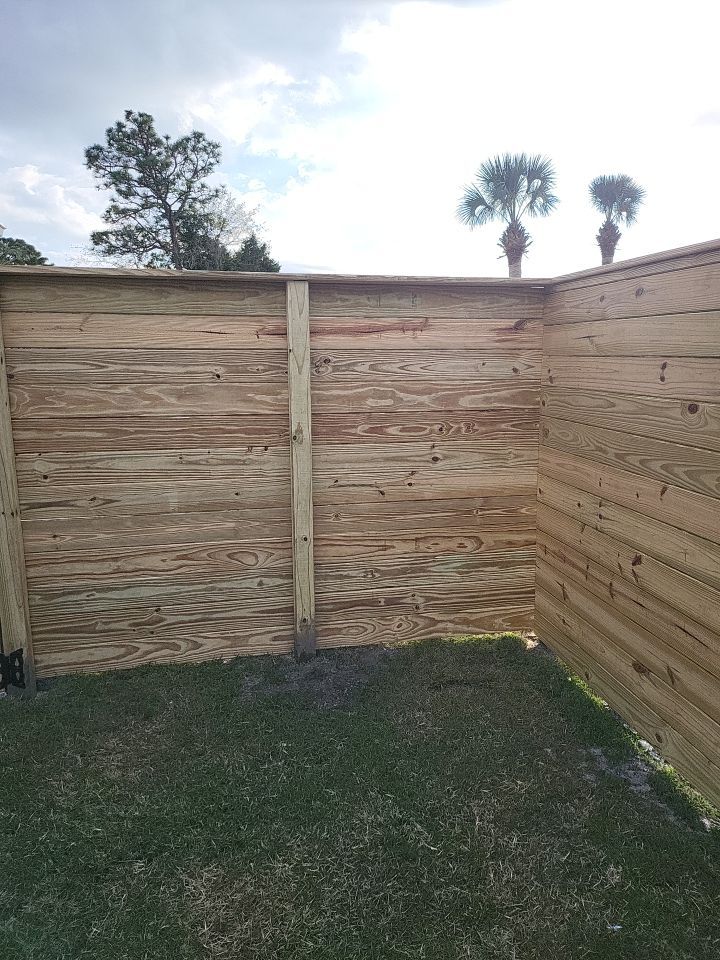 You can never go wrong with Horizontal by Hip Square Fence Inc.