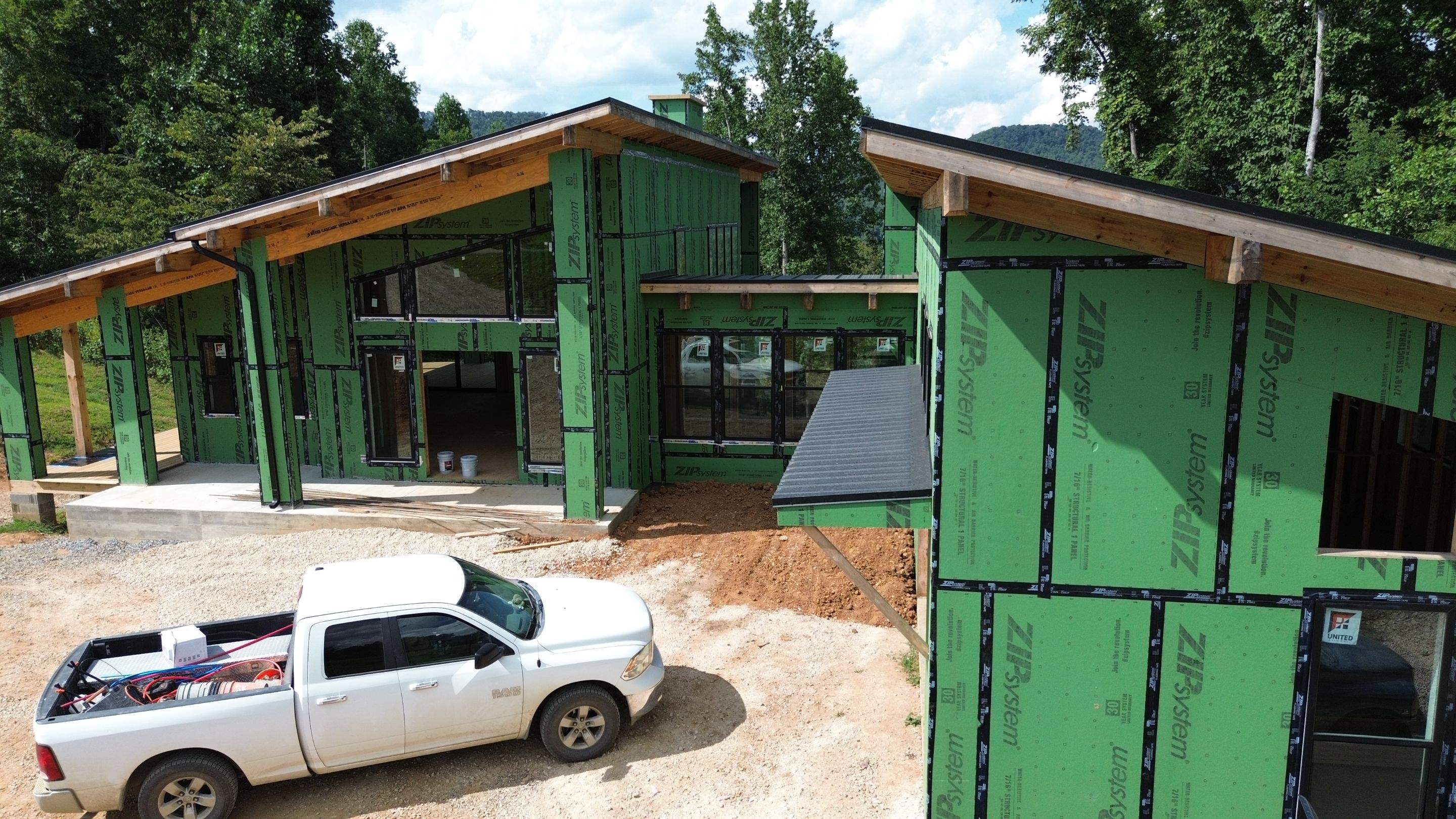 Lot 32 by Omnia Roofing