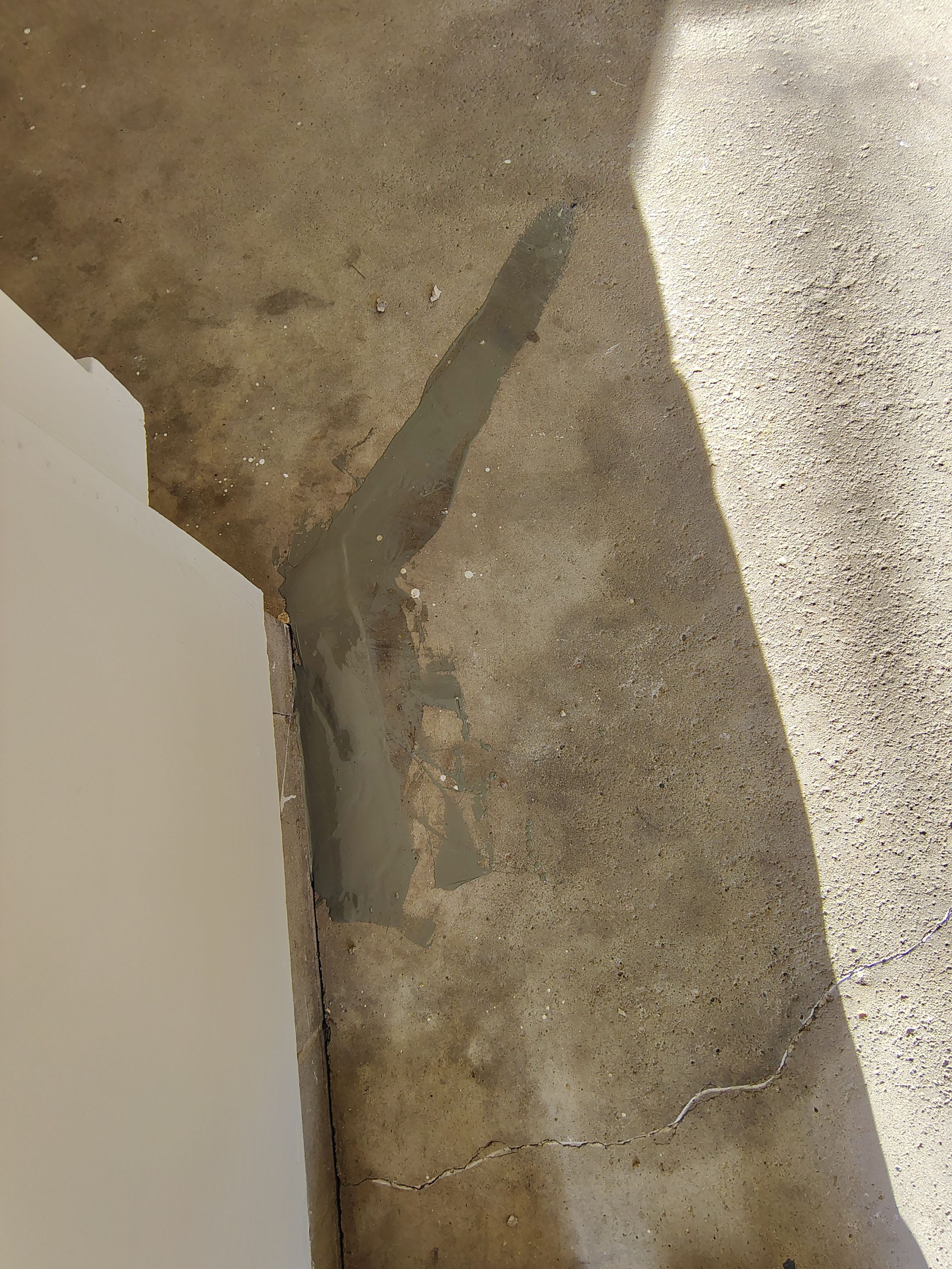 Full-Flake Epoxy Garage Floor Coating Installation in Sioux Falls by Select Painting, Coatings & Garage Cabinets