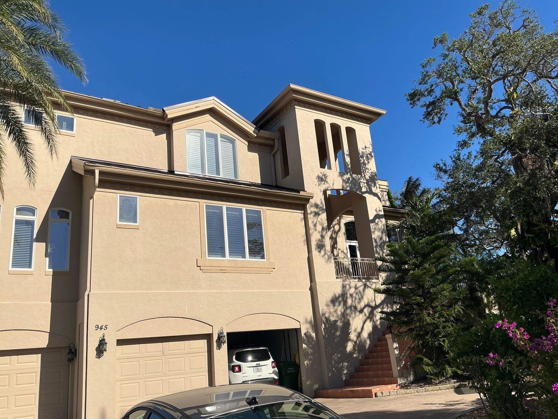 Seamless Gutters in Sarasota FL by Gutter Professors
