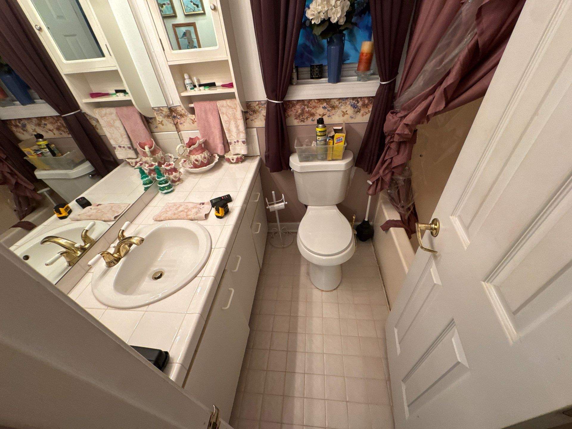 Guest bathroom renovation by Prudencio