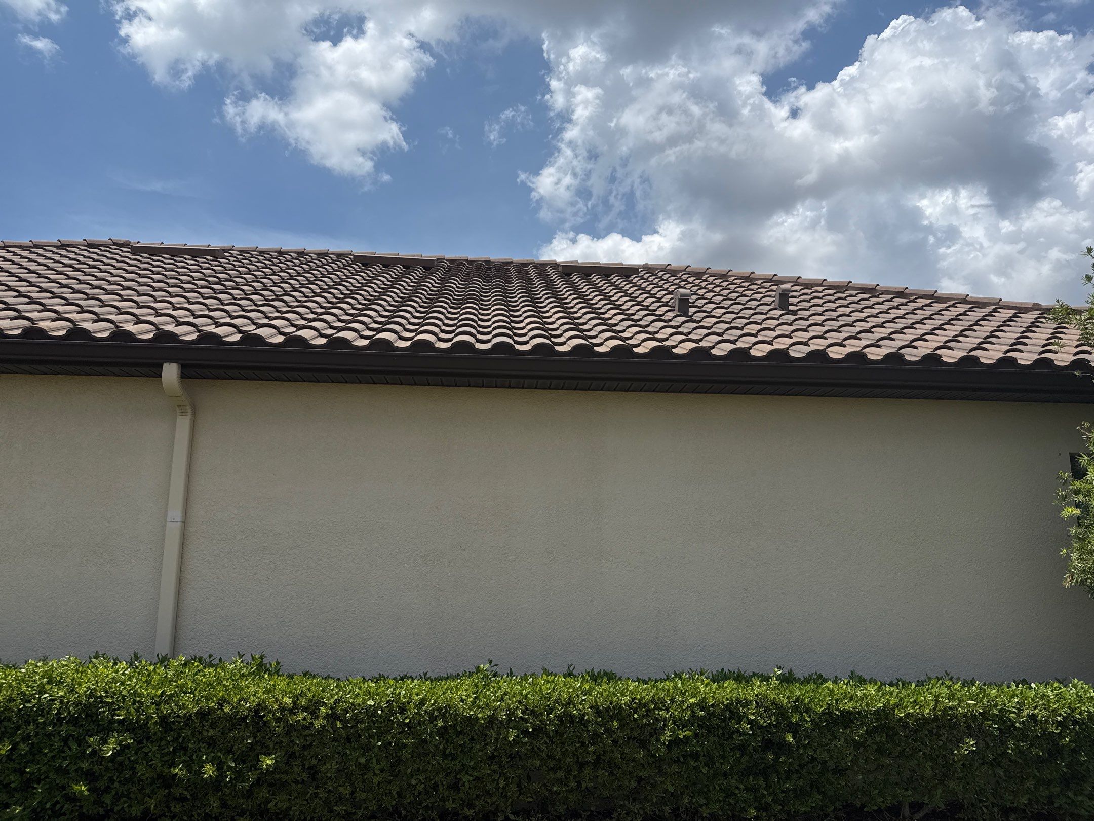 Concrete Tile Roof, Paver Driveway & Lanai Cleaning – Artisan Lakes Esplanade, Palmetto, FL by Sunshine AquaWash