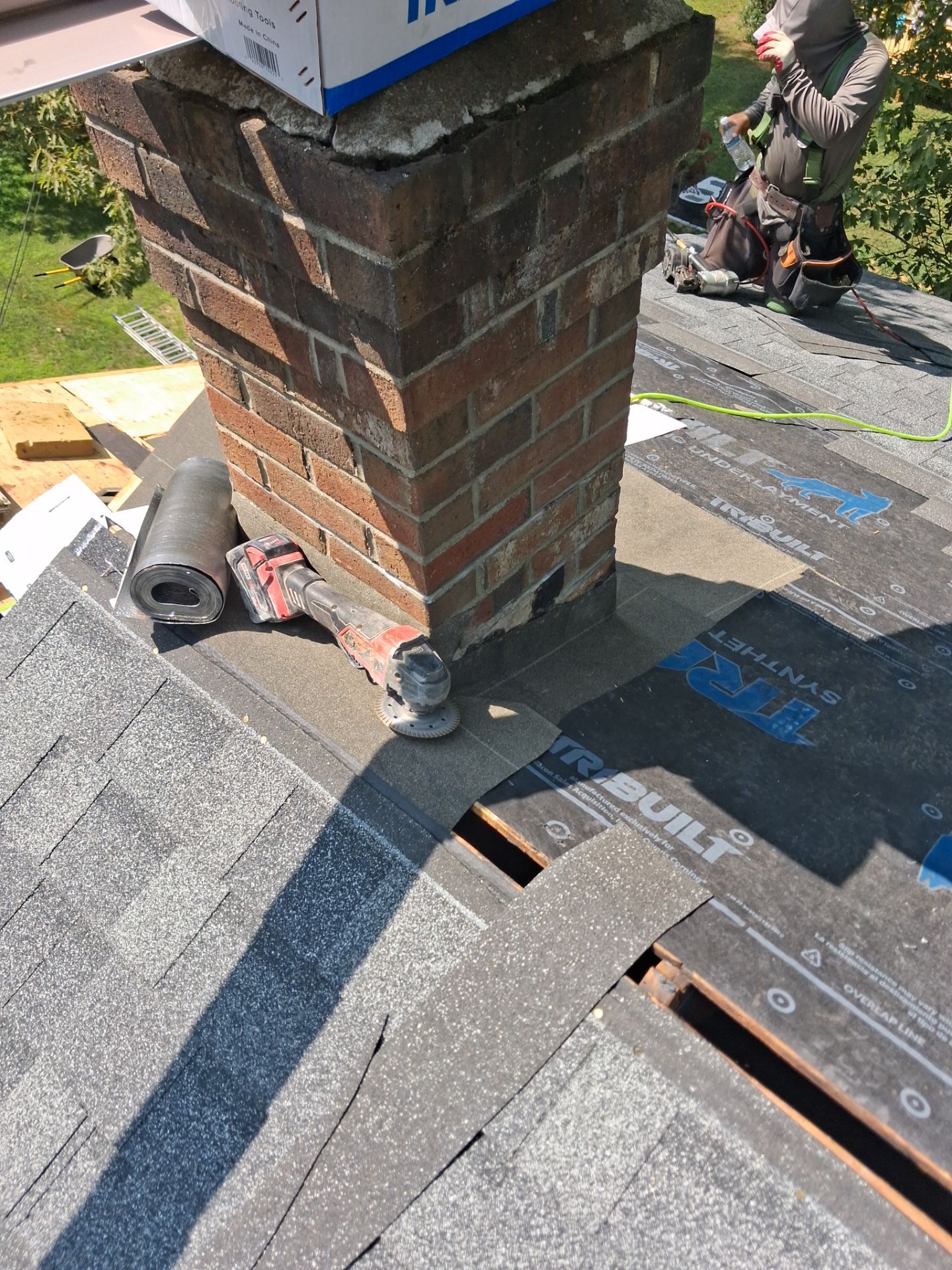 ☀️🏡 This Waterboro home just got a complete makeover from the top down! 🏡☀️ by Tall pine roofing