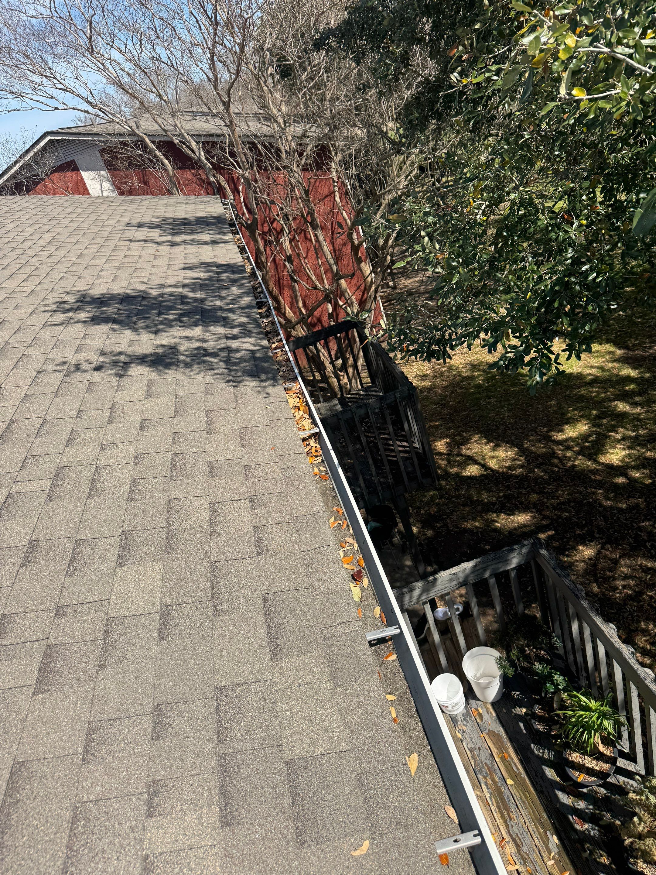 HOA gutter cleaning before photo