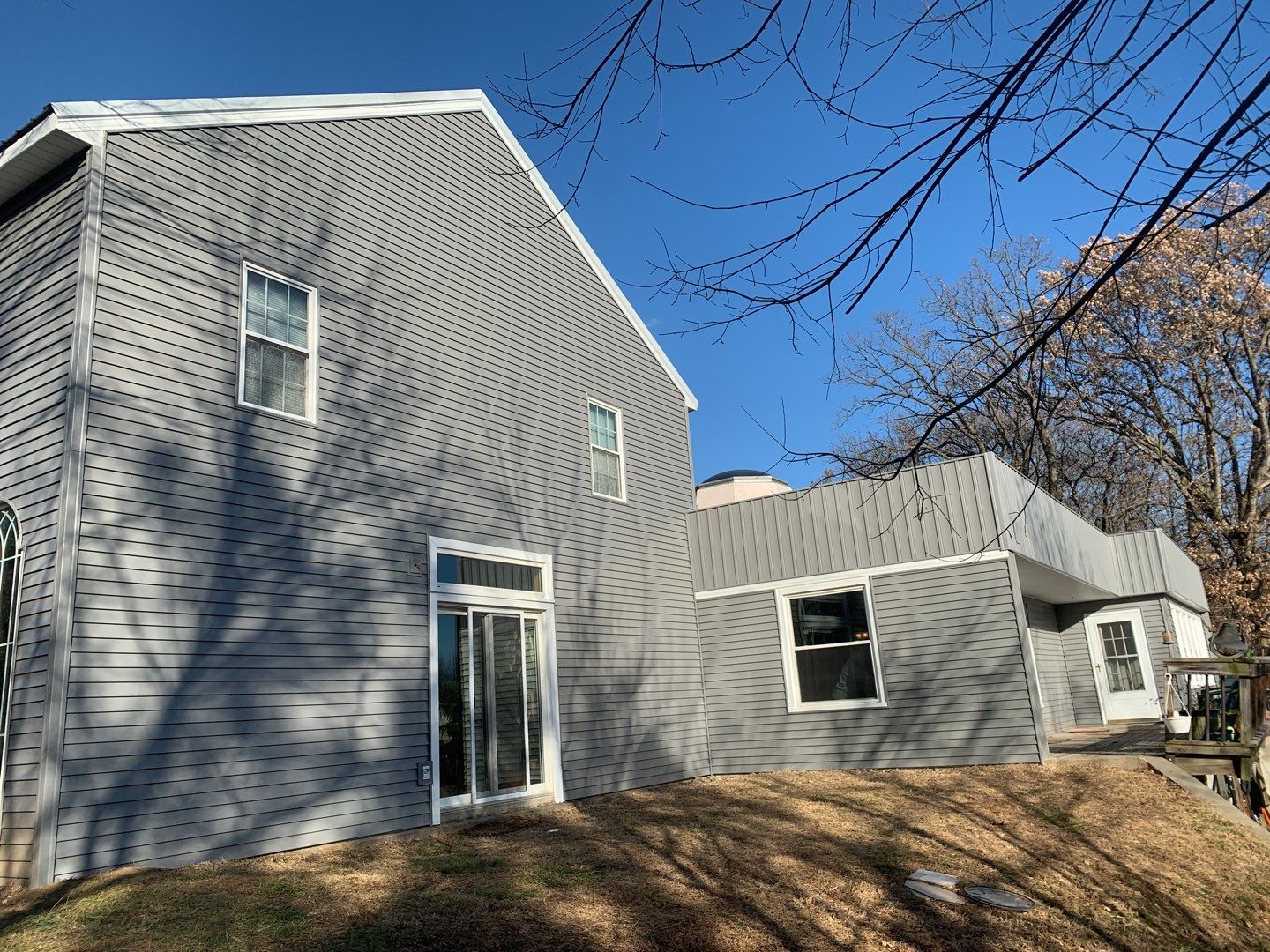 Contemporary house Siding Installation using Mastic Premium Vinyl siding  by EEC  Windows, Siding & Roofing 