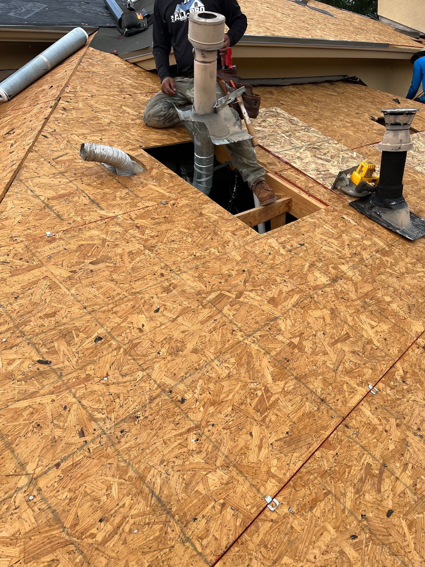 Residential Roofing Installation using Owen's Corning Duration (Lifetime) Shingles by Roof Repair Company